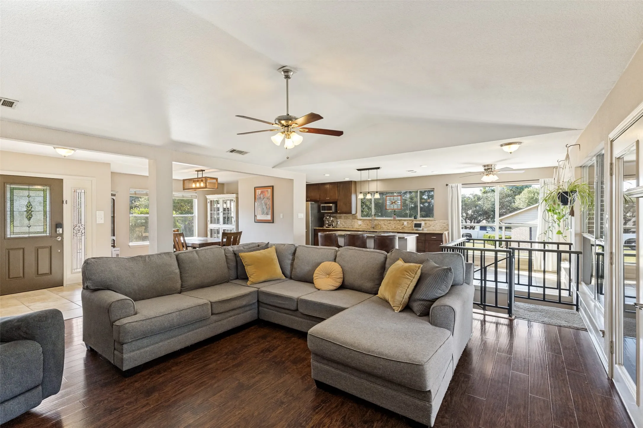 Single Family Residence For Sale in Tarrant County , 8653 Funtier Court, Fort Worth, Texas 76179, 4 Bedroom, 2 Bathroom, 3 Garage spaces, 2,363 Sqft, built in 1978, mls#21367007, Real Estate Agent in Fort Worth, Homes For Sale in Tarrant county, Homes For Sale in Fort Worth, Realtor in Fort Worth Texas, Real Estate Brokerage Independent Realty Texas, Luminita Cordes Realtor