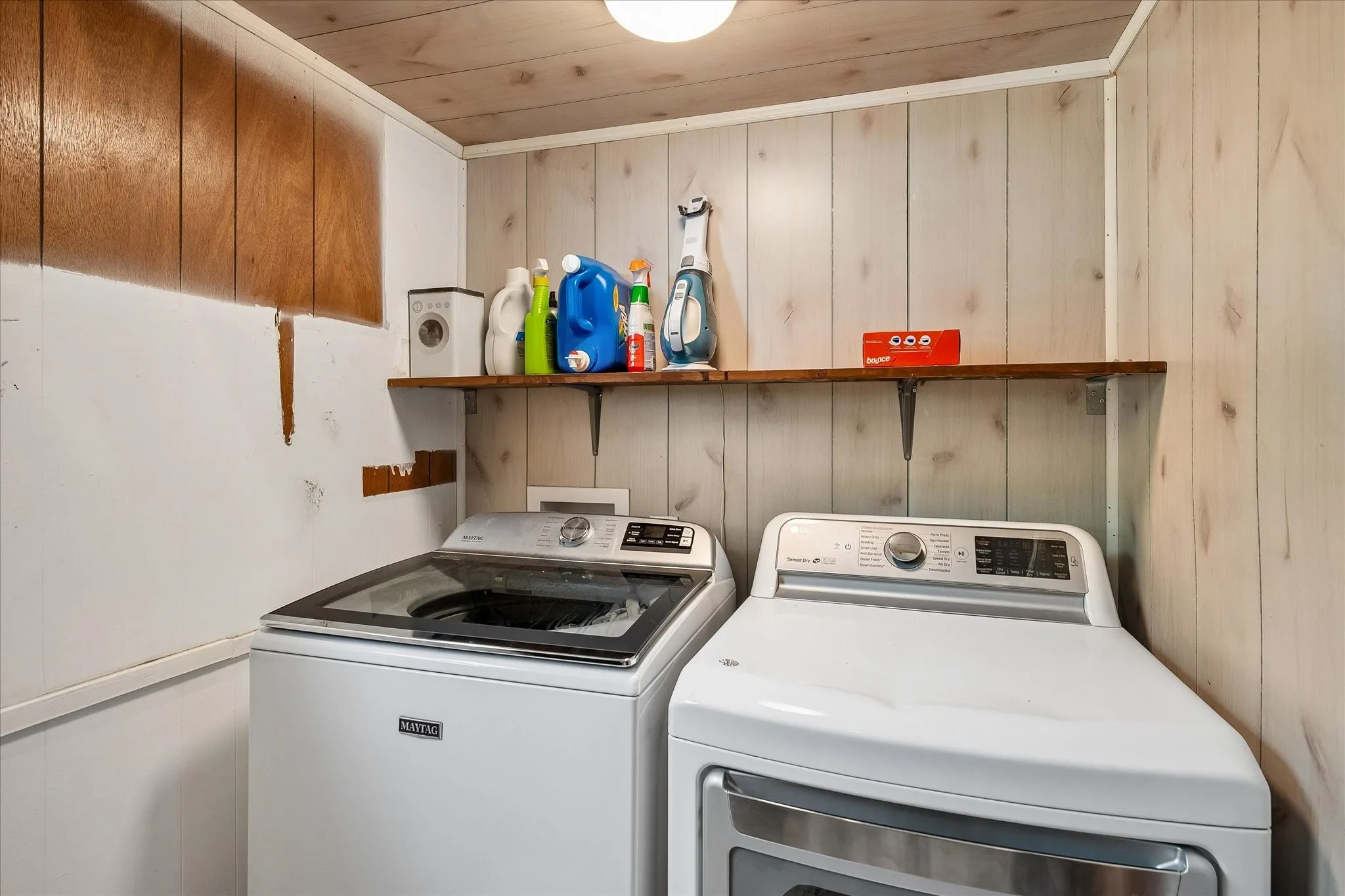 Single Family Residence For Sale in Grayson County , 1501 Andy Thomas Road, Whitewright, Texas 75491, 2 Bedroom, 3 Bathroom, Garage spaces, 1,940 Sqft, built in 1950, mls#21367008, Real Estate Agent in Whitewright, Homes For Sale in Grayson county, Homes For Sale in Whitewright, Realtor in Whitewright Texas, Real Estate Brokerage Independent Realty Texas, Luminita Cordes Realtor