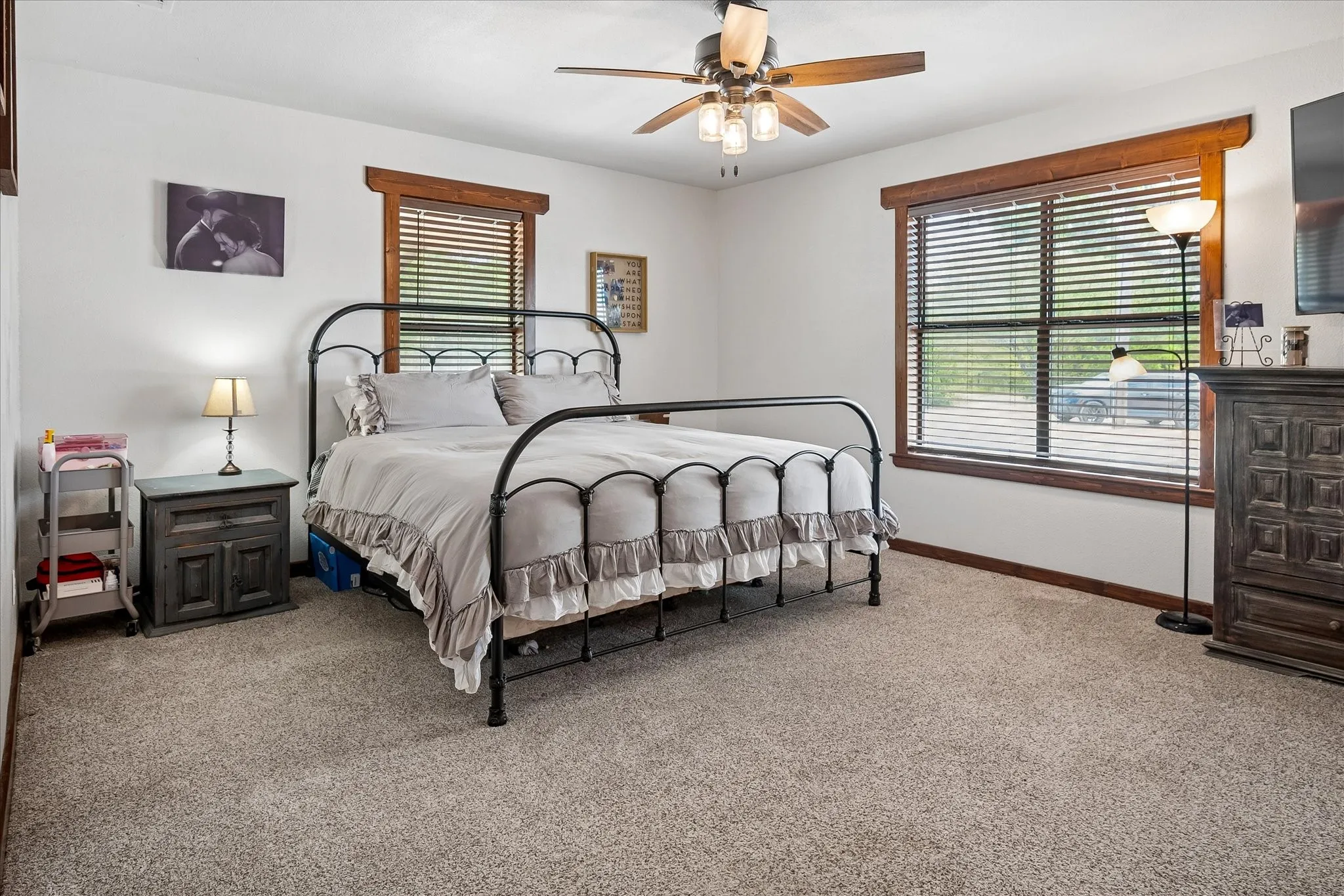 Single Family Residence For Sale in Grayson County , 1501 Andy Thomas Road, Whitewright, Texas 75491, 2 Bedroom, 3 Bathroom, Garage spaces, 1,940 Sqft, built in 1950, mls#21367008, Real Estate Agent in Whitewright, Homes For Sale in Grayson county, Homes For Sale in Whitewright, Realtor in Whitewright Texas, Real Estate Brokerage Independent Realty Texas, Luminita Cordes Realtor