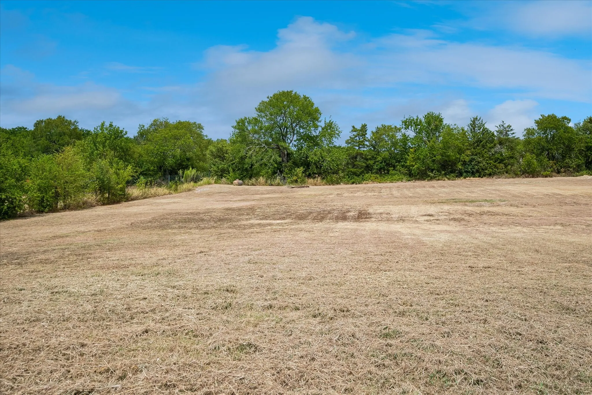 Single Family Residence For Sale in Grayson County , 1501 Andy Thomas Road, Whitewright, Texas 75491, 2 Bedroom, 3 Bathroom, Garage spaces, 1,940 Sqft, built in 1950, mls#21367008, Real Estate Agent in Whitewright, Homes For Sale in Grayson county, Homes For Sale in Whitewright, Realtor in Whitewright Texas, Real Estate Brokerage Independent Realty Texas, Luminita Cordes Realtor
