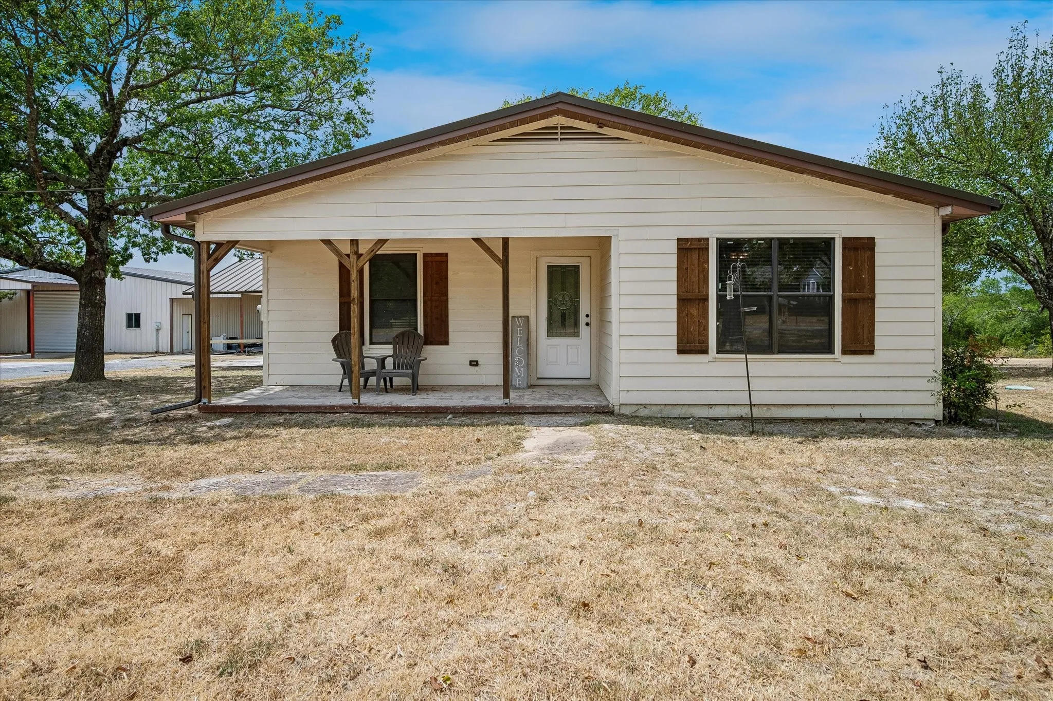 Single Family Residence For Sale in Grayson County , 1501 Andy Thomas Road, Whitewright, Texas 75491, 2 Bedroom, 3 Bathroom, Garage spaces, 1,940 Sqft, built in 1950, mls#21367008, Real Estate Agent in Whitewright, Homes For Sale in Grayson county, Homes For Sale in Whitewright, Realtor in Whitewright Texas, Real Estate Brokerage Independent Realty Texas, Luminita Cordes Realtor