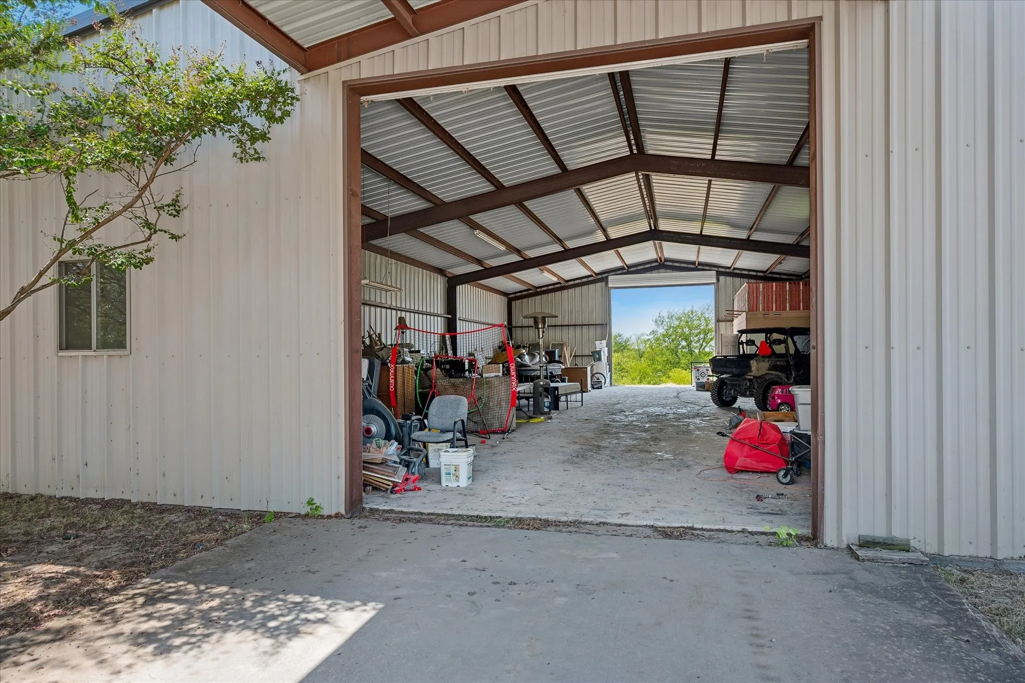 Single Family Residence For Sale in Grayson County , 1501 Andy Thomas Road, Whitewright, Texas 75491, 2 Bedroom, 3 Bathroom, Garage spaces, 1,940 Sqft, built in 1950, mls#21367008, Real Estate Agent in Whitewright, Homes For Sale in Grayson county, Homes For Sale in Whitewright, Realtor in Whitewright Texas, Real Estate Brokerage Independent Realty Texas, Luminita Cordes Realtor