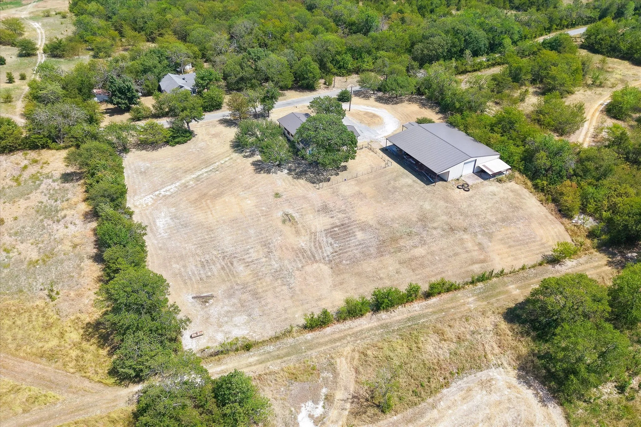 Single Family Residence For Sale in Grayson County , 1501 Andy Thomas Road, Whitewright, Texas 75491, 2 Bedroom, 3 Bathroom, Garage spaces, 1,940 Sqft, built in 1950, mls#21367008, Real Estate Agent in Whitewright, Homes For Sale in Grayson county, Homes For Sale in Whitewright, Realtor in Whitewright Texas, Real Estate Brokerage Independent Realty Texas, Luminita Cordes Realtor