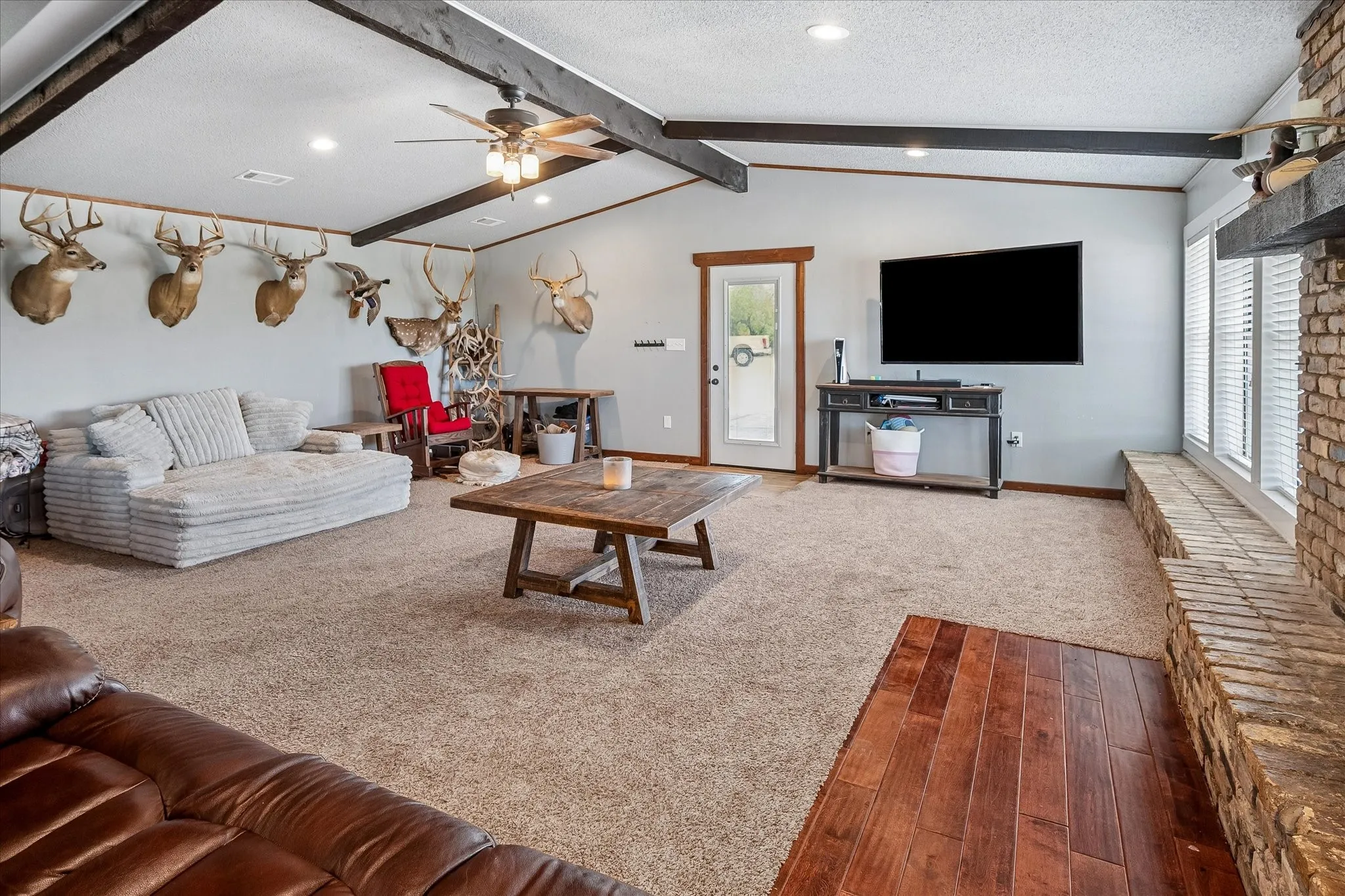 Single Family Residence For Sale in Grayson County , 1501 Andy Thomas Road, Whitewright, Texas 75491, 2 Bedroom, 3 Bathroom, Garage spaces, 1,940 Sqft, built in 1950, mls#21367008, Real Estate Agent in Whitewright, Homes For Sale in Grayson county, Homes For Sale in Whitewright, Realtor in Whitewright Texas, Real Estate Brokerage Independent Realty Texas, Luminita Cordes Realtor