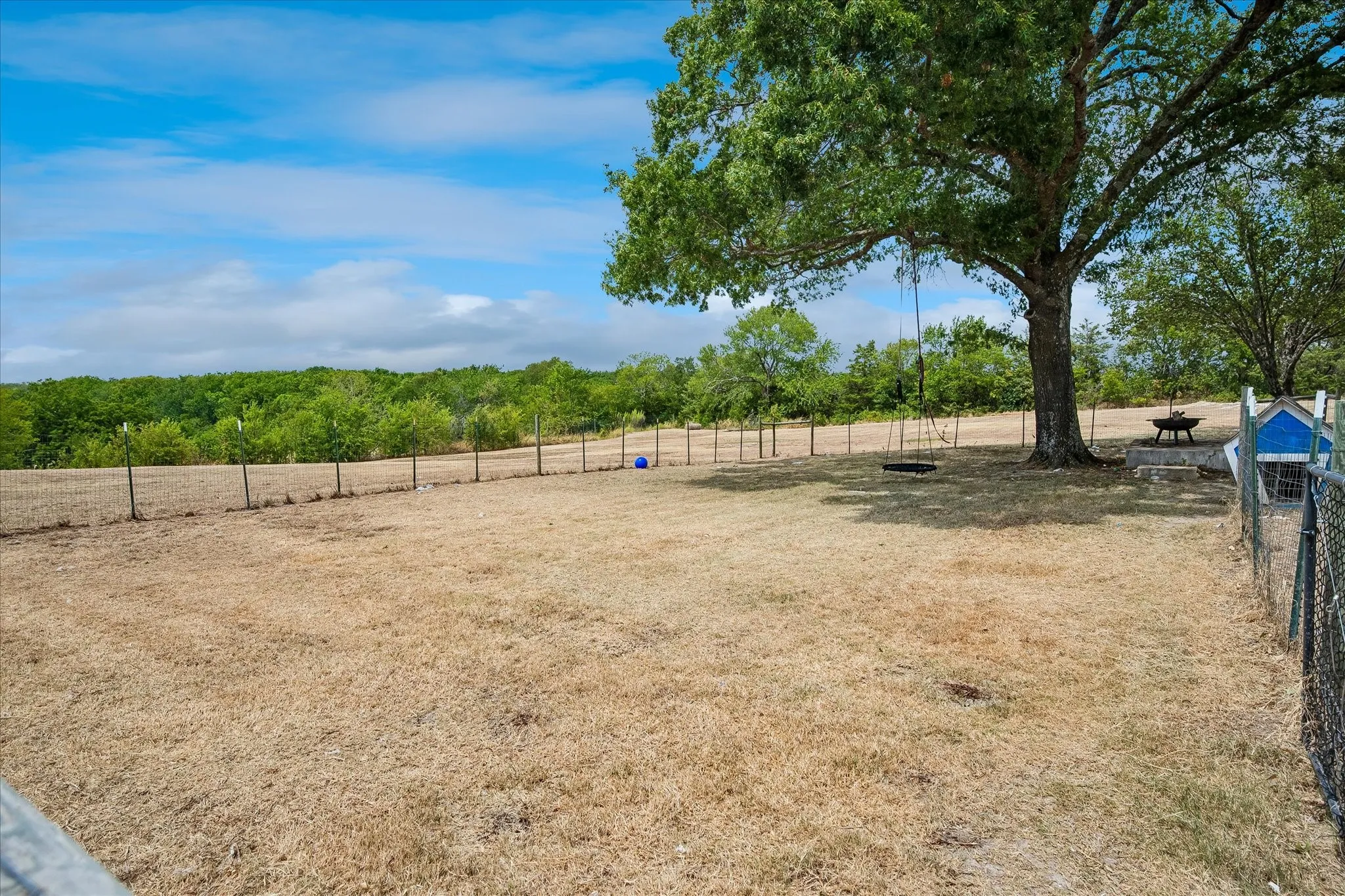 Single Family Residence For Sale in Grayson County , 1501 Andy Thomas Road, Whitewright, Texas 75491, 2 Bedroom, 3 Bathroom, Garage spaces, 1,940 Sqft, built in 1950, mls#21367008, Real Estate Agent in Whitewright, Homes For Sale in Grayson county, Homes For Sale in Whitewright, Realtor in Whitewright Texas, Real Estate Brokerage Independent Realty Texas, Luminita Cordes Realtor