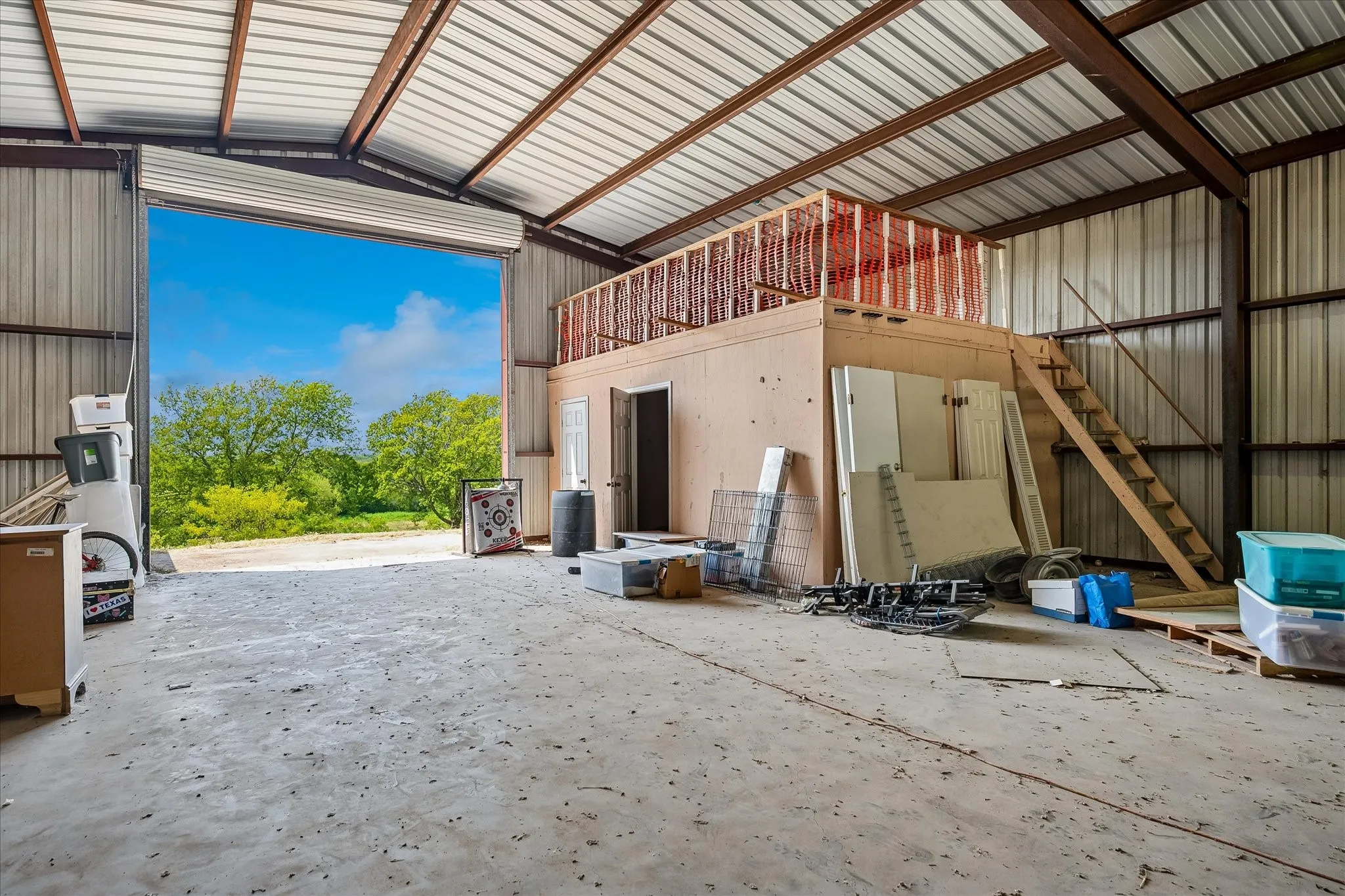 Single Family Residence For Sale in Grayson County , 1501 Andy Thomas Road, Whitewright, Texas 75491, 2 Bedroom, 3 Bathroom, Garage spaces, 1,940 Sqft, built in 1950, mls#21367008, Real Estate Agent in Whitewright, Homes For Sale in Grayson county, Homes For Sale in Whitewright, Realtor in Whitewright Texas, Real Estate Brokerage Independent Realty Texas, Luminita Cordes Realtor