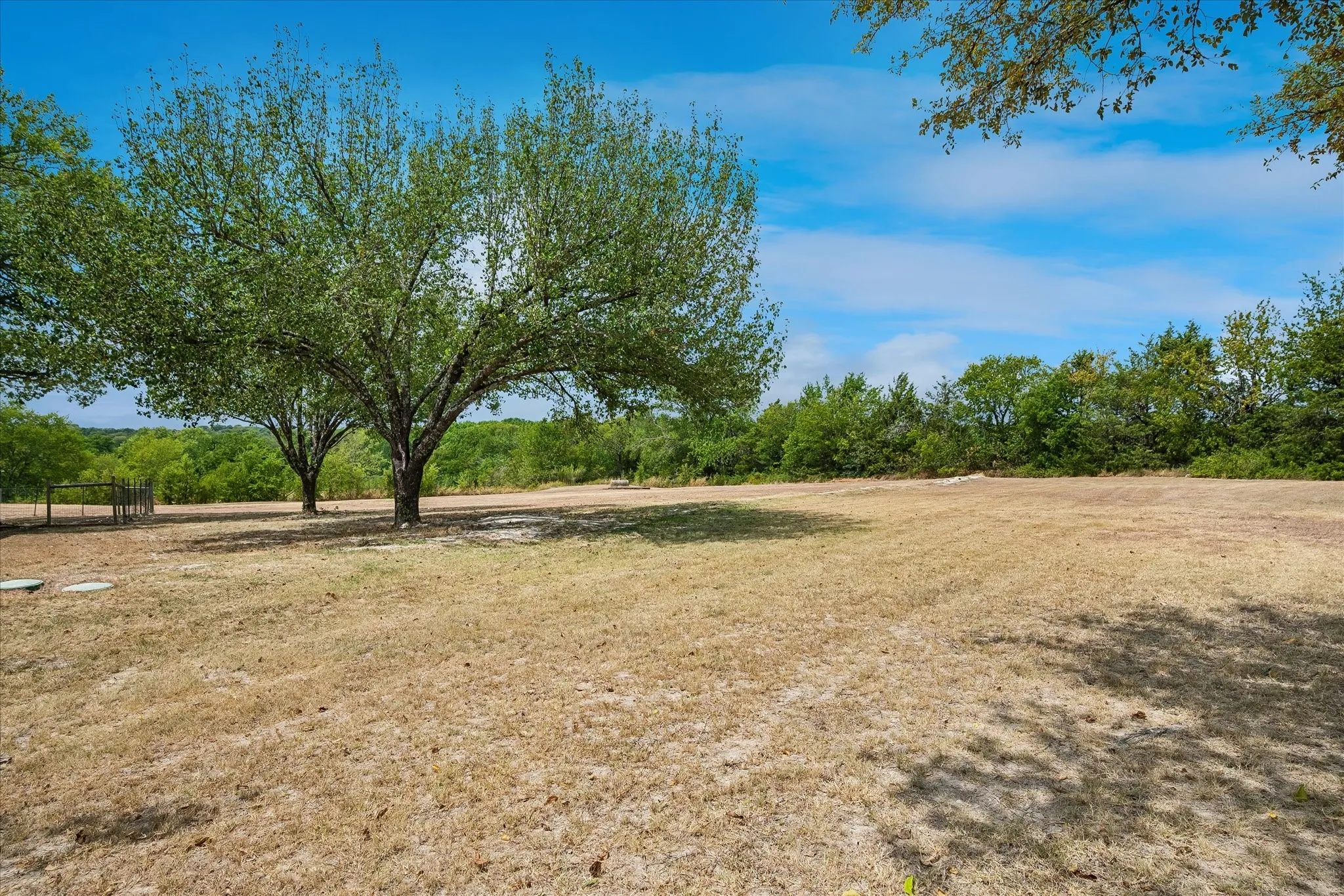 Single Family Residence For Sale in Grayson County , 1501 Andy Thomas Road, Whitewright, Texas 75491, 2 Bedroom, 3 Bathroom, Garage spaces, 1,940 Sqft, built in 1950, mls#21367008, Real Estate Agent in Whitewright, Homes For Sale in Grayson county, Homes For Sale in Whitewright, Realtor in Whitewright Texas, Real Estate Brokerage Independent Realty Texas, Luminita Cordes Realtor