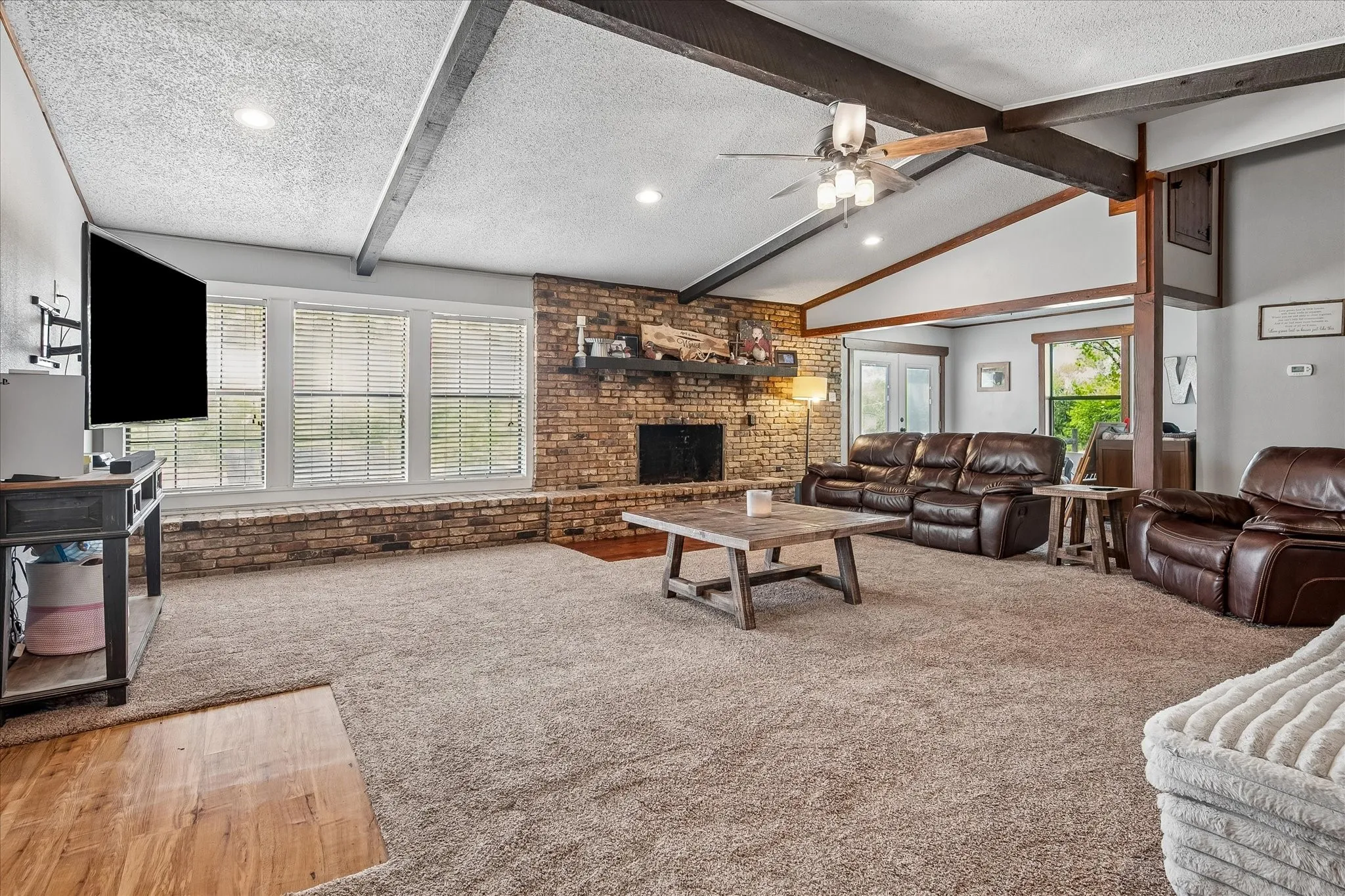 Single Family Residence For Sale in Grayson County , 1501 Andy Thomas Road, Whitewright, Texas 75491, 2 Bedroom, 3 Bathroom, Garage spaces, 1,940 Sqft, built in 1950, mls#21367008, Real Estate Agent in Whitewright, Homes For Sale in Grayson county, Homes For Sale in Whitewright, Realtor in Whitewright Texas, Real Estate Brokerage Independent Realty Texas, Luminita Cordes Realtor