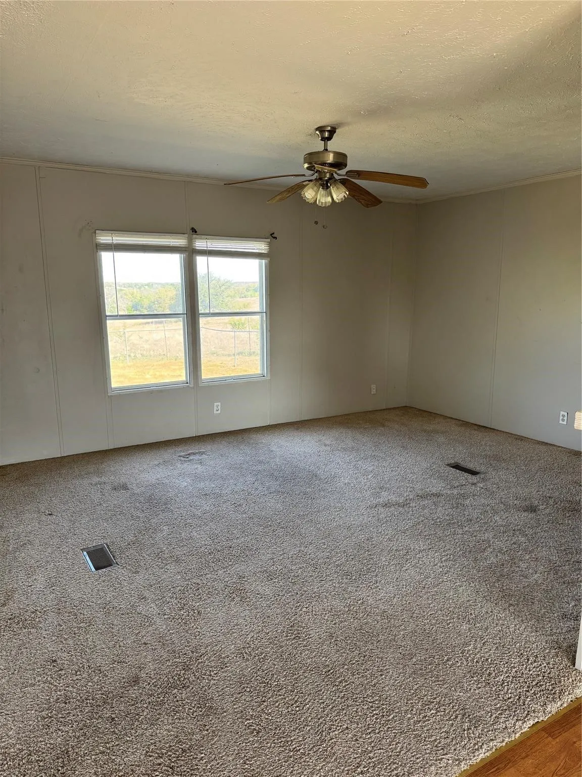 Mobile Home For Sale in Hood County , 910 Star Drive H, Granbury, Texas 76049, 3 Bedroom, 2 Bathroom, Garage spaces, 1,347 Sqft, built in 2005, mls#21367000, Real Estate Agent in Granbury, Homes For Sale in Hood county, Homes For Sale in Granbury, Realtor in Granbury Texas, Real Estate Brokerage Independent Realty Texas, Luminita Cordes Realtor
