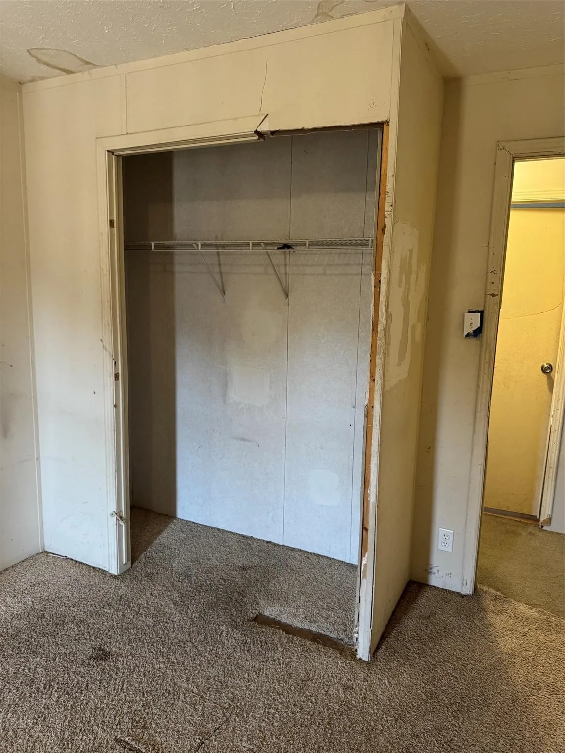 Mobile Home For Sale in Hood County , 910 Star Drive H, Granbury, Texas 76049, 3 Bedroom, 2 Bathroom, Garage spaces, 1,347 Sqft, built in 2005, mls#21367000, Real Estate Agent in Granbury, Homes For Sale in Hood county, Homes For Sale in Granbury, Realtor in Granbury Texas, Real Estate Brokerage Independent Realty Texas, Luminita Cordes Realtor