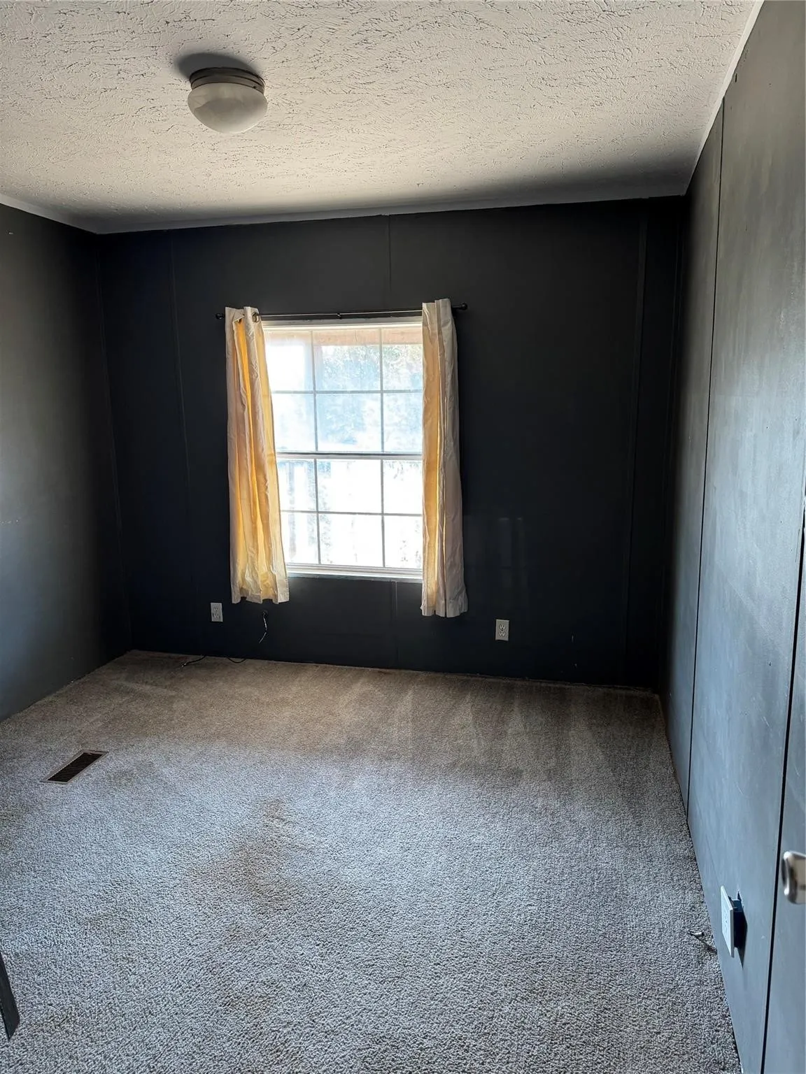Mobile Home For Sale in Hood County , 910 Star Drive H, Granbury, Texas 76049, 3 Bedroom, 2 Bathroom, Garage spaces, 1,347 Sqft, built in 2005, mls#21367000, Real Estate Agent in Granbury, Homes For Sale in Hood county, Homes For Sale in Granbury, Realtor in Granbury Texas, Real Estate Brokerage Independent Realty Texas, Luminita Cordes Realtor