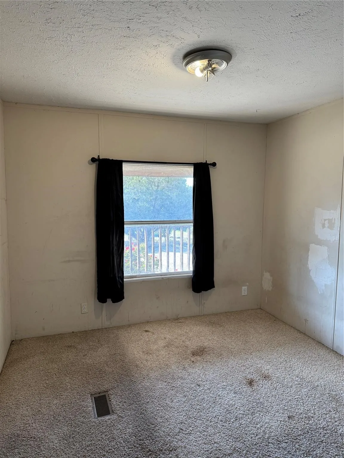 Mobile Home For Sale in Hood County , 910 Star Drive H, Granbury, Texas 76049, 3 Bedroom, 2 Bathroom, Garage spaces, 1,347 Sqft, built in 2005, mls#21367000, Real Estate Agent in Granbury, Homes For Sale in Hood county, Homes For Sale in Granbury, Realtor in Granbury Texas, Real Estate Brokerage Independent Realty Texas, Luminita Cordes Realtor