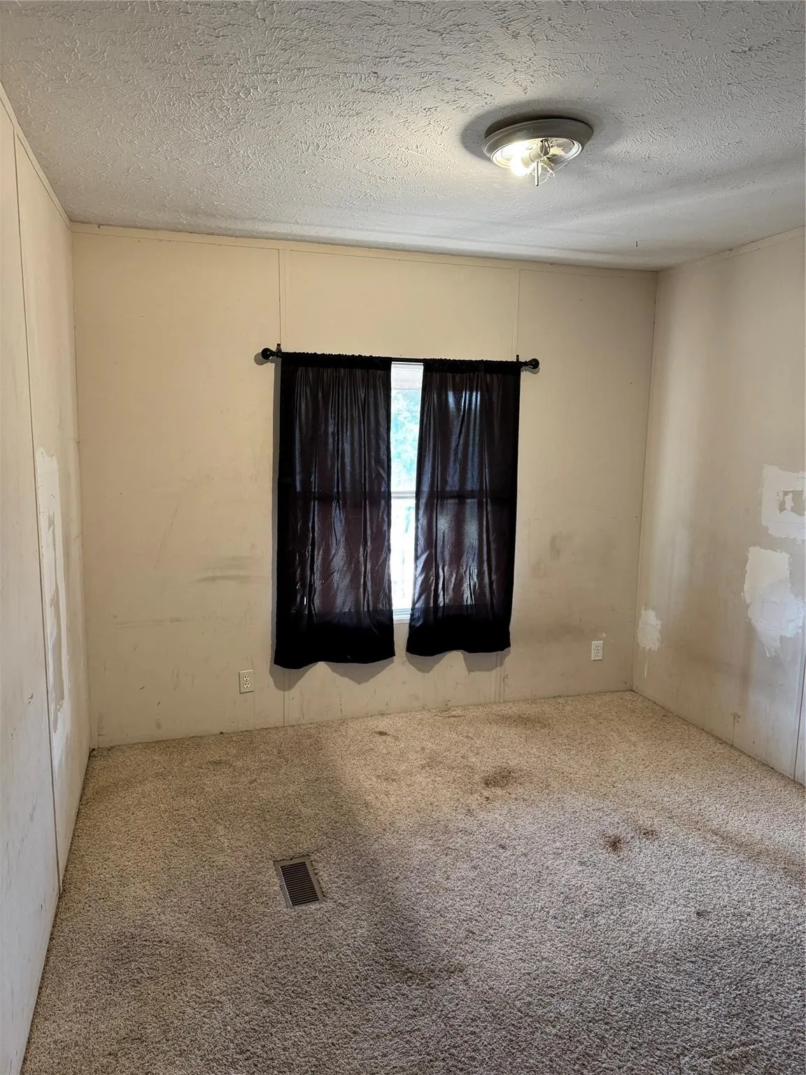 Mobile Home For Sale in Hood County , 910 Star Drive H, Granbury, Texas 76049, 3 Bedroom, 2 Bathroom, Garage spaces, 1,347 Sqft, built in 2005, mls#21367000, Real Estate Agent in Granbury, Homes For Sale in Hood county, Homes For Sale in Granbury, Realtor in Granbury Texas, Real Estate Brokerage Independent Realty Texas, Luminita Cordes Realtor
