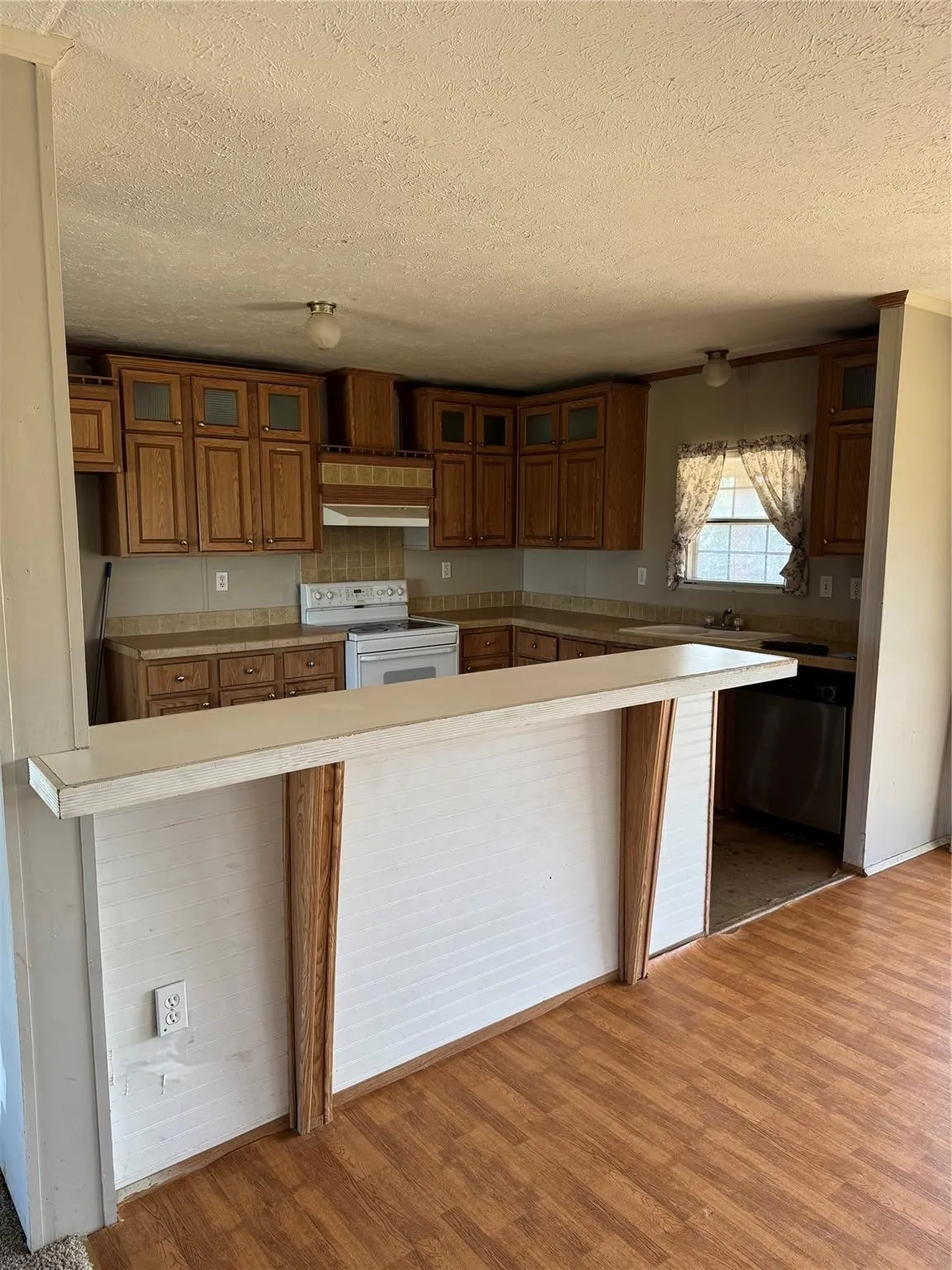 Mobile Home For Sale in Hood County , 910 Star Drive H, Granbury, Texas 76049, 3 Bedroom, 2 Bathroom, Garage spaces, 1,347 Sqft, built in 2005, mls#21367000, Real Estate Agent in Granbury, Homes For Sale in Hood county, Homes For Sale in Granbury, Realtor in Granbury Texas, Real Estate Brokerage Independent Realty Texas, Luminita Cordes Realtor