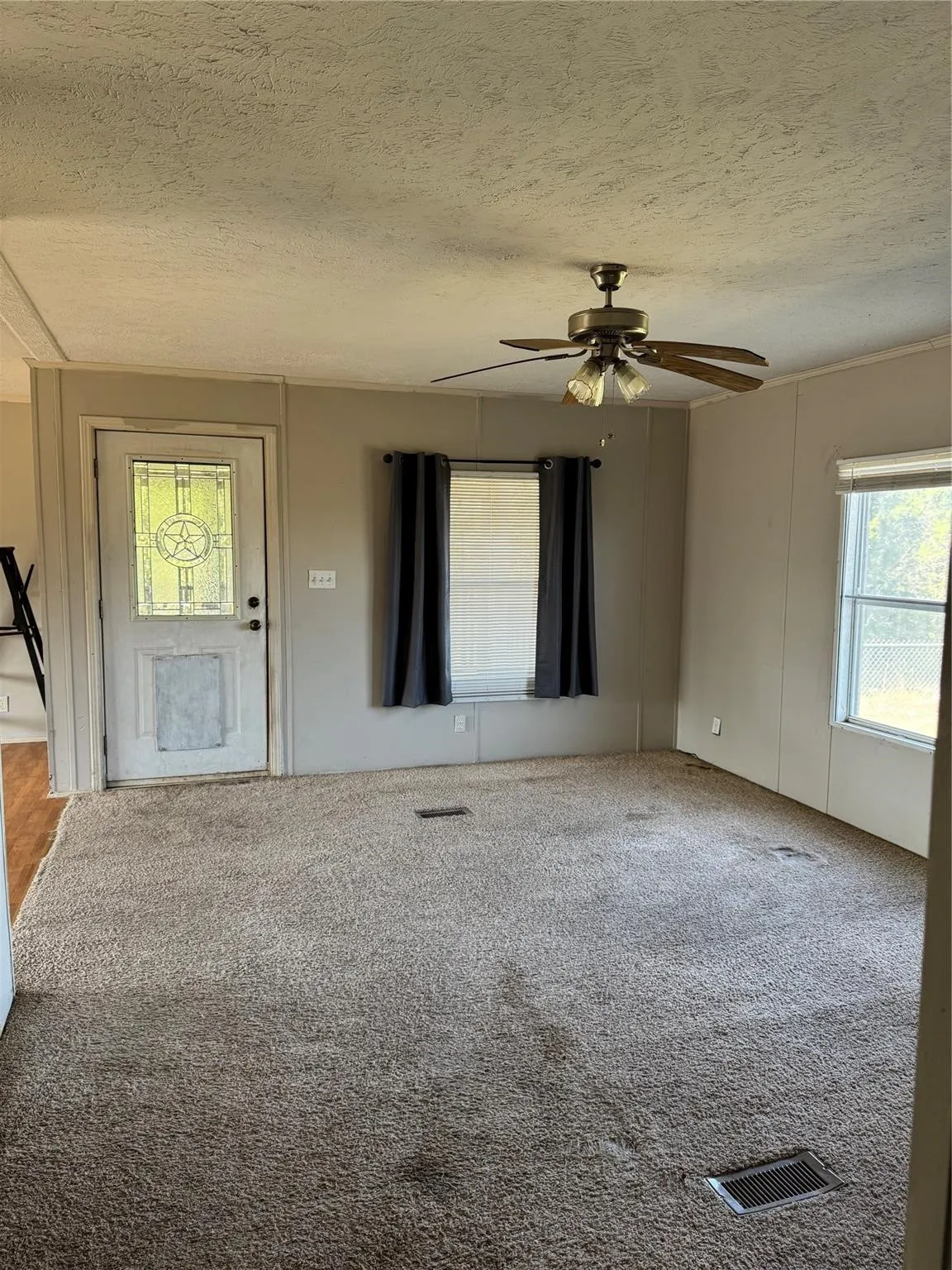 Mobile Home For Sale in Hood County , 910 Star Drive H, Granbury, Texas 76049, 3 Bedroom, 2 Bathroom, Garage spaces, 1,347 Sqft, built in 2005, mls#21367000, Real Estate Agent in Granbury, Homes For Sale in Hood county, Homes For Sale in Granbury, Realtor in Granbury Texas, Real Estate Brokerage Independent Realty Texas, Luminita Cordes Realtor
