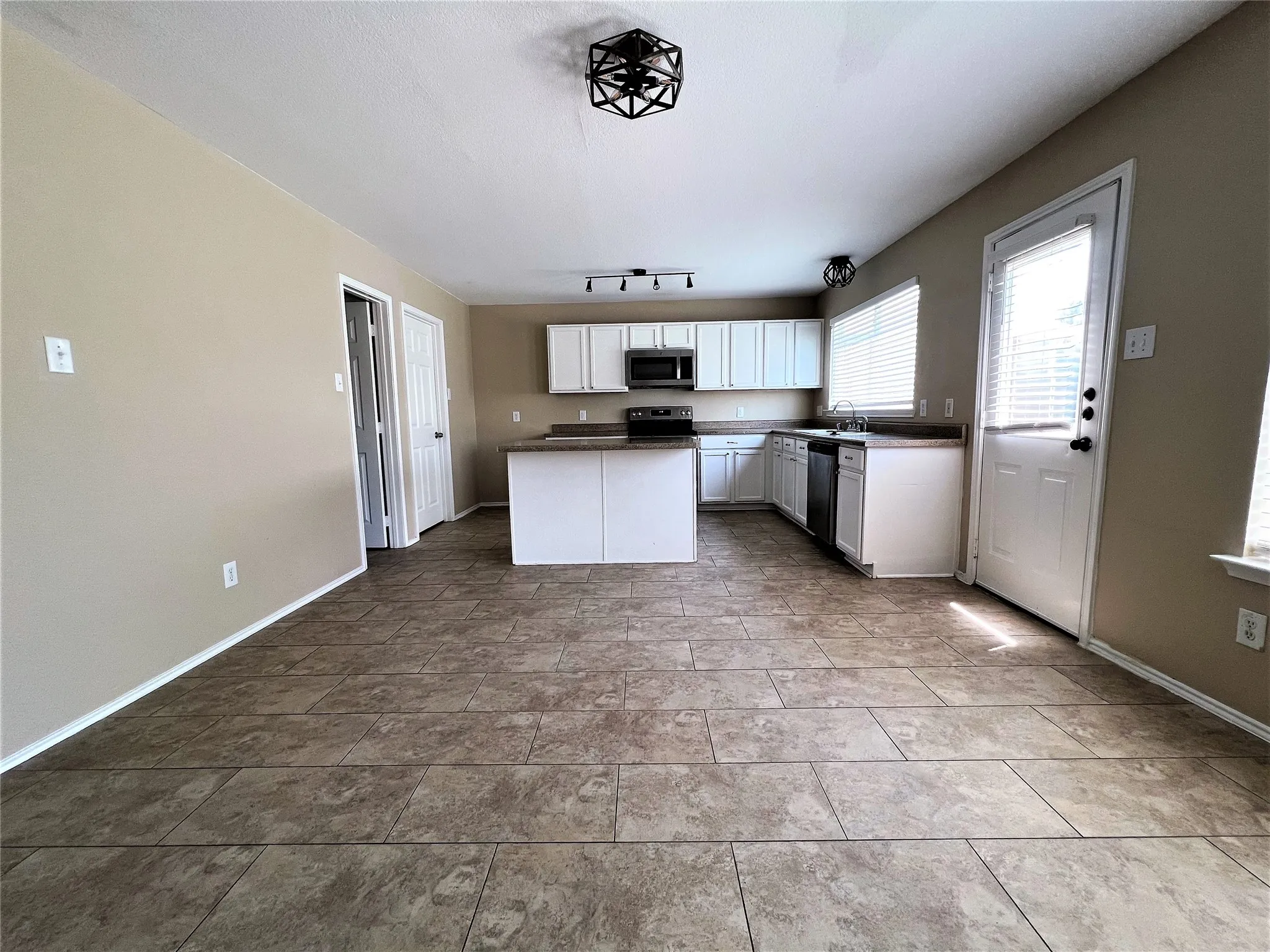 Single Family Residence For Rent in Denton County , 1209 Canvasback Drive, Aubrey, Texas 76227, 4 Bedroom, 3 Bathroom, 2 Garage spaces, 2,673 Sqft, built in 2003, mls#21358937, Real Estate Agent in Aubrey, Homes For Rent in Denton county, Homes For Rent in Aubrey, Realtor in Aubrey Texas, Real Estate Brokerage Independent Realty Texas, Luminita Cordes Realtor