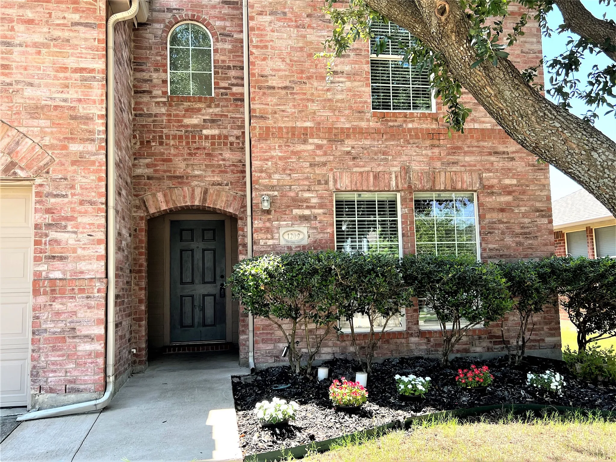 Single Family Residence For Rent in Denton County , 1209 Canvasback Drive, Aubrey, Texas 76227, 4 Bedroom, 3 Bathroom, 2 Garage spaces, 2,673 Sqft, built in 2003, mls#21358937, Real Estate Agent in Aubrey, Homes For Rent in Denton county, Homes For Rent in Aubrey, Realtor in Aubrey Texas, Real Estate Brokerage Independent Realty Texas, Luminita Cordes Realtor