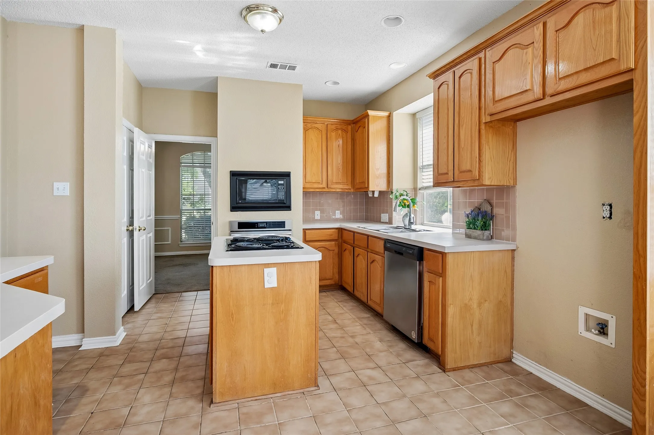 Tenant to provide their own refrigerator