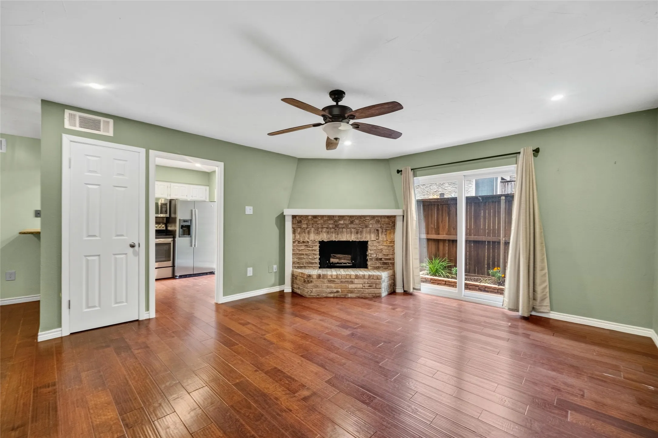 Condominium For Rent in Dallas County , 5626 Preston Oaks Road 25C, Dallas, Texas 75254, 2 Bedroom, 3 Bathroom, Garage spaces, 1,135 Sqft, built in 1981, mls#21365023, Real Estate Agent in Dallas, Homes For Rent in Dallas county, Homes For Rent in Dallas, Realtor in Dallas Texas, Real Estate Brokerage Independent Realty Texas, Luminita Cordes Realtor