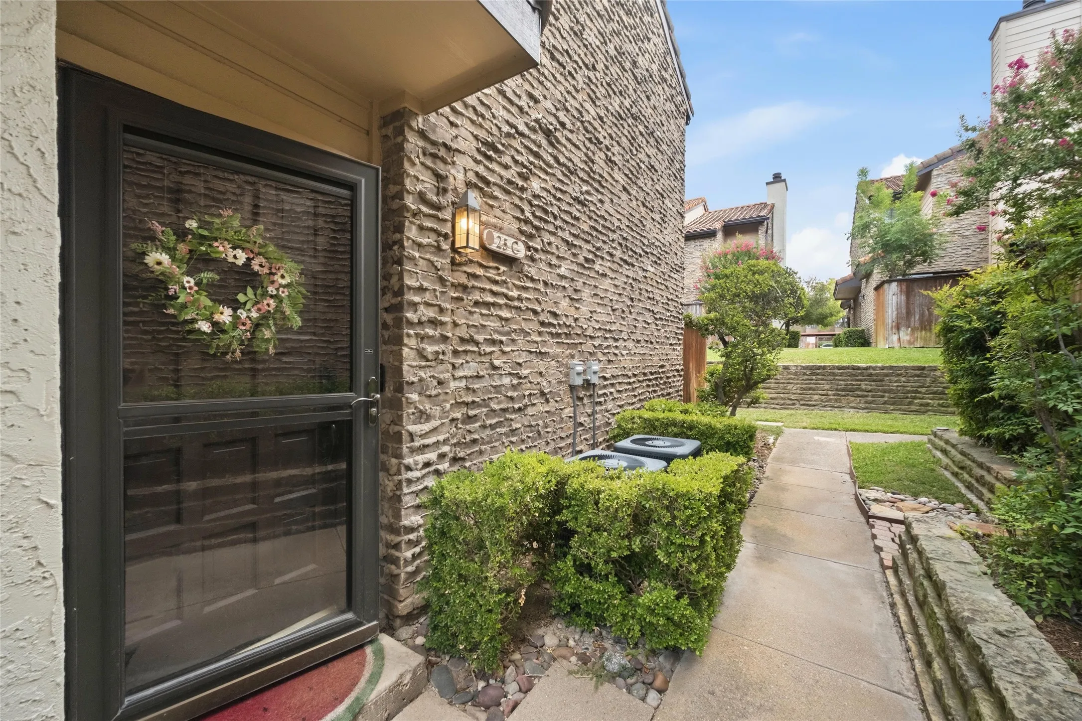 Condominium For Rent in Dallas County , 5626 Preston Oaks Road 25C, Dallas, Texas 75254, 2 Bedroom, 3 Bathroom, Garage spaces, 1,135 Sqft, built in 1981, mls#21365023, Real Estate Agent in Dallas, Homes For Rent in Dallas county, Homes For Rent in Dallas, Realtor in Dallas Texas, Real Estate Brokerage Independent Realty Texas, Luminita Cordes Realtor