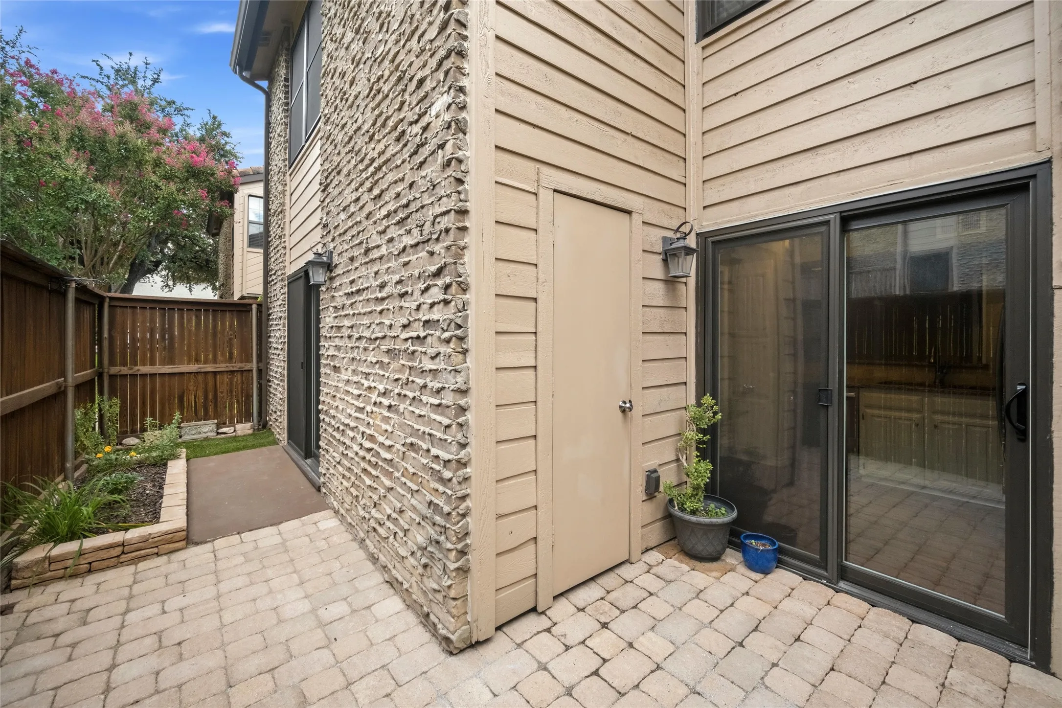 Condominium For Rent in Dallas County , 5626 Preston Oaks Road 25C, Dallas, Texas 75254, 2 Bedroom, 3 Bathroom, Garage spaces, 1,135 Sqft, built in 1981, mls#21365023, Real Estate Agent in Dallas, Homes For Rent in Dallas county, Homes For Rent in Dallas, Realtor in Dallas Texas, Real Estate Brokerage Independent Realty Texas, Luminita Cordes Realtor