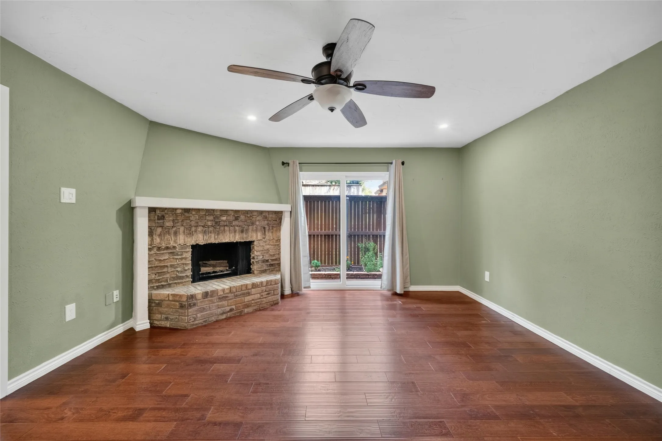 Condominium For Rent in Dallas County , 5626 Preston Oaks Road 25C, Dallas, Texas 75254, 2 Bedroom, 3 Bathroom, Garage spaces, 1,135 Sqft, built in 1981, mls#21365023, Real Estate Agent in Dallas, Homes For Rent in Dallas county, Homes For Rent in Dallas, Realtor in Dallas Texas, Real Estate Brokerage Independent Realty Texas, Luminita Cordes Realtor