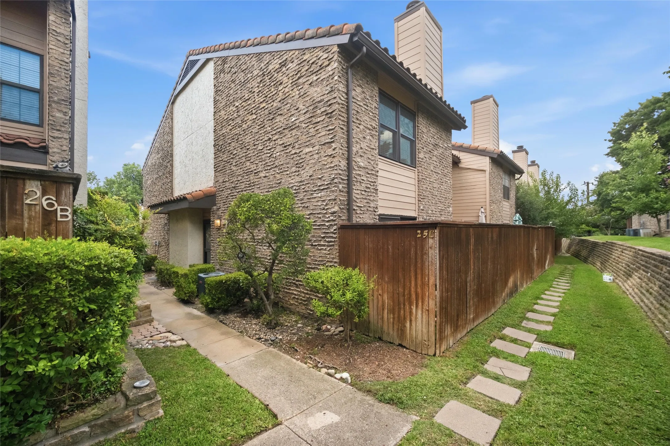 Condominium For Rent in Dallas County , 5626 Preston Oaks Road 25C, Dallas, Texas 75254, 2 Bedroom, 3 Bathroom, Garage spaces, 1,135 Sqft, built in 1981, mls#21365023, Real Estate Agent in Dallas, Homes For Rent in Dallas county, Homes For Rent in Dallas, Realtor in Dallas Texas, Real Estate Brokerage Independent Realty Texas, Luminita Cordes Realtor