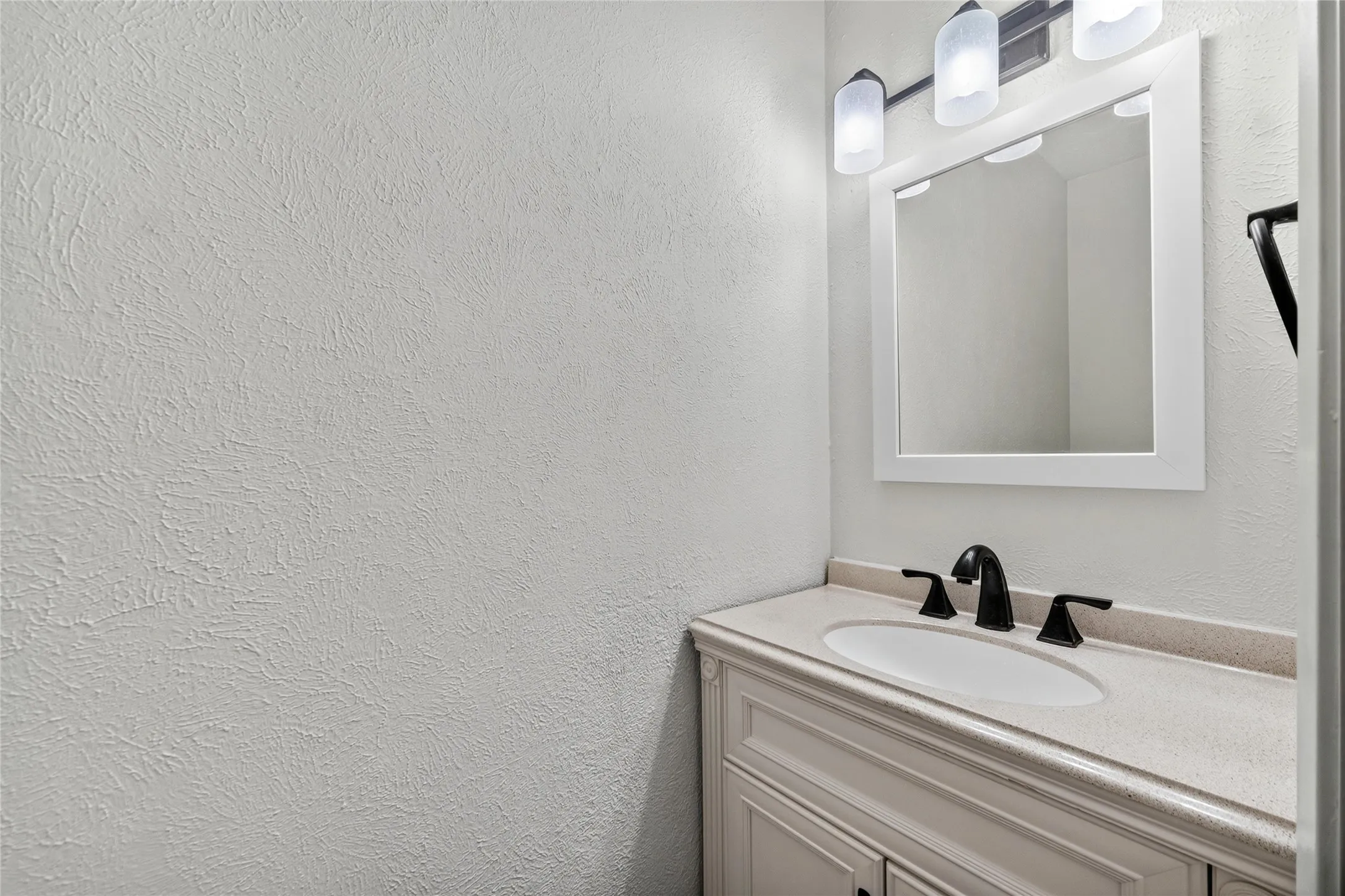 Condominium For Rent in Dallas County , 5626 Preston Oaks Road 25C, Dallas, Texas 75254, 2 Bedroom, 3 Bathroom, Garage spaces, 1,135 Sqft, built in 1981, mls#21365023, Real Estate Agent in Dallas, Homes For Rent in Dallas county, Homes For Rent in Dallas, Realtor in Dallas Texas, Real Estate Brokerage Independent Realty Texas, Luminita Cordes Realtor