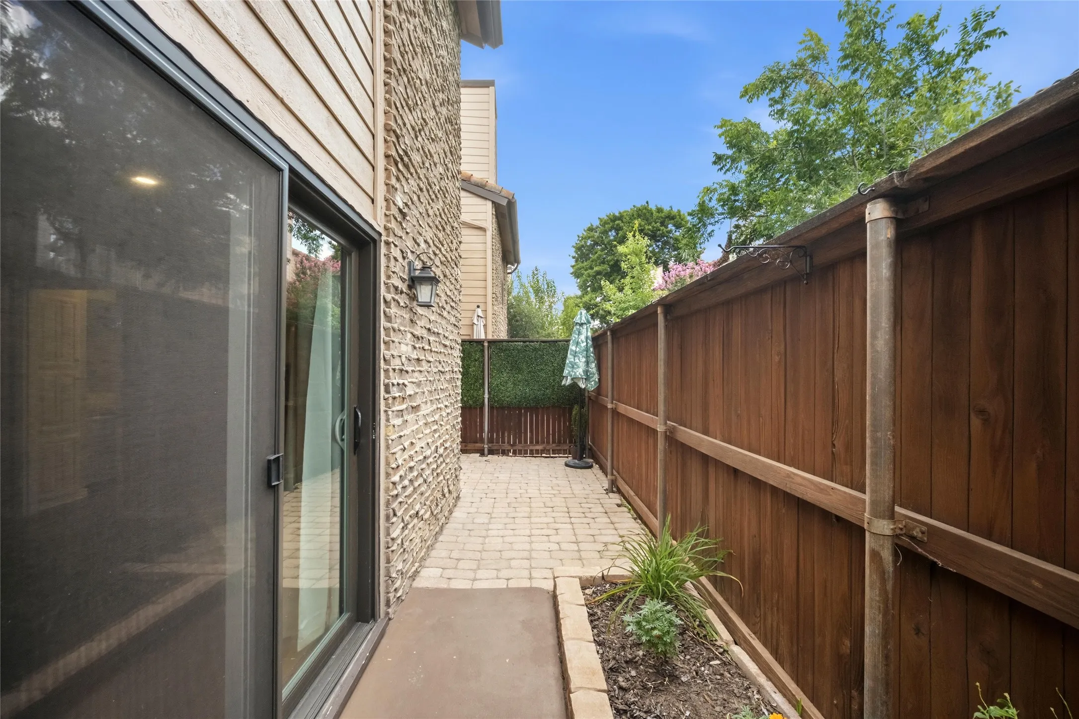 Condominium For Rent in Dallas County , 5626 Preston Oaks Road 25C, Dallas, Texas 75254, 2 Bedroom, 3 Bathroom, Garage spaces, 1,135 Sqft, built in 1981, mls#21365023, Real Estate Agent in Dallas, Homes For Rent in Dallas county, Homes For Rent in Dallas, Realtor in Dallas Texas, Real Estate Brokerage Independent Realty Texas, Luminita Cordes Realtor