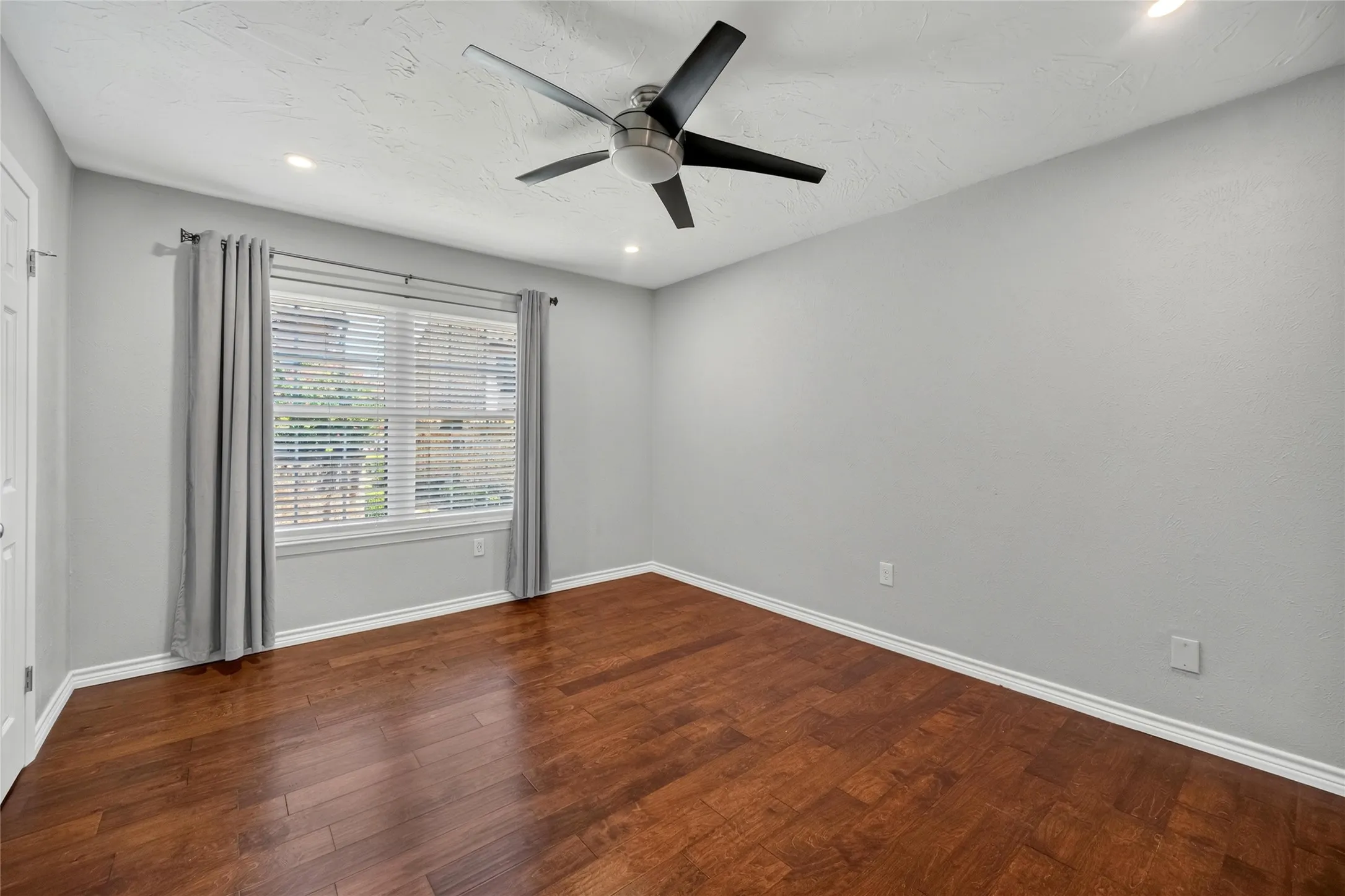Condominium For Rent in Dallas County , 5626 Preston Oaks Road 25C, Dallas, Texas 75254, 2 Bedroom, 3 Bathroom, Garage spaces, 1,135 Sqft, built in 1981, mls#21365023, Real Estate Agent in Dallas, Homes For Rent in Dallas county, Homes For Rent in Dallas, Realtor in Dallas Texas, Real Estate Brokerage Independent Realty Texas, Luminita Cordes Realtor