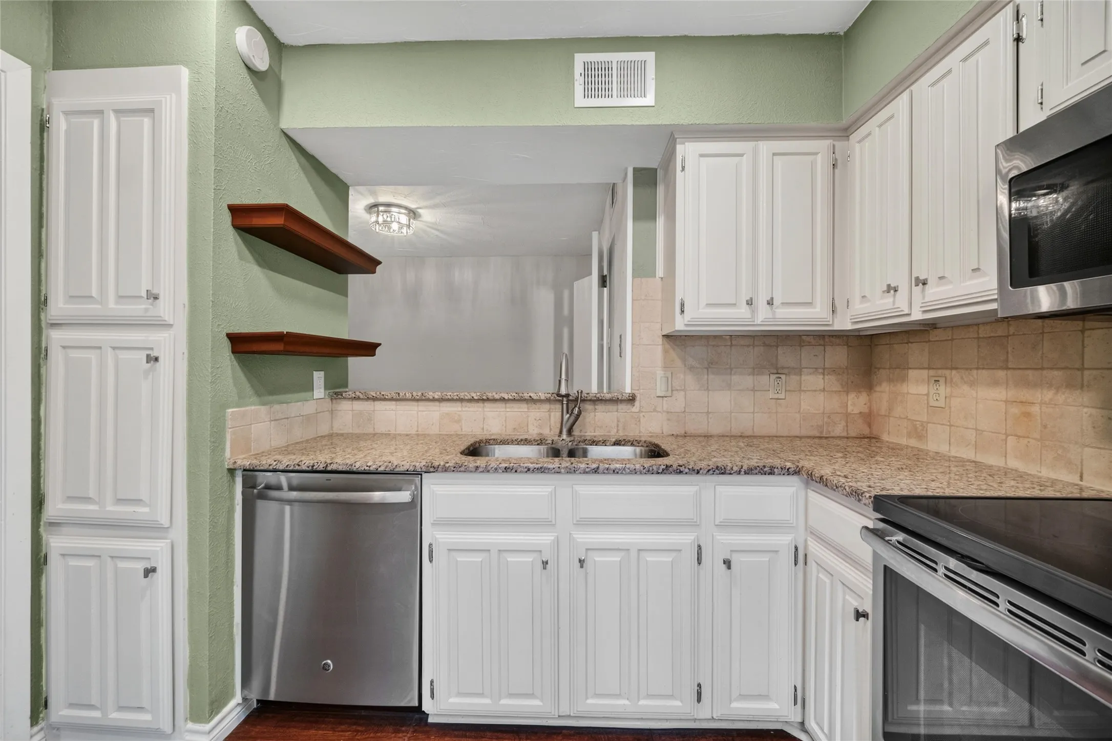 Condominium For Rent in Dallas County , 5626 Preston Oaks Road 25C, Dallas, Texas 75254, 2 Bedroom, 3 Bathroom, Garage spaces, 1,135 Sqft, built in 1981, mls#21365023, Real Estate Agent in Dallas, Homes For Rent in Dallas county, Homes For Rent in Dallas, Realtor in Dallas Texas, Real Estate Brokerage Independent Realty Texas, Luminita Cordes Realtor