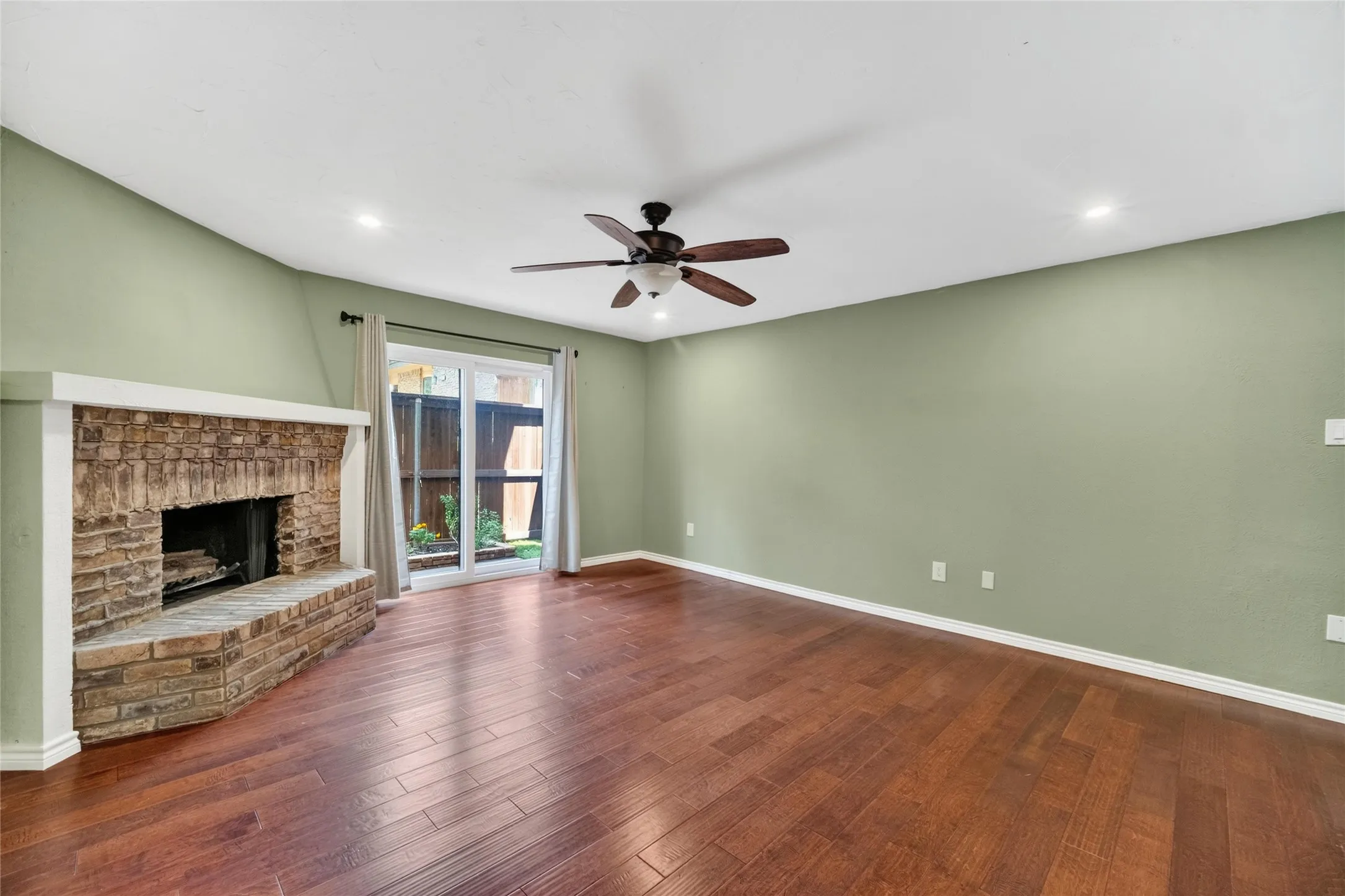 Condominium For Rent in Dallas County , 5626 Preston Oaks Road 25C, Dallas, Texas 75254, 2 Bedroom, 3 Bathroom, Garage spaces, 1,135 Sqft, built in 1981, mls#21365023, Real Estate Agent in Dallas, Homes For Rent in Dallas county, Homes For Rent in Dallas, Realtor in Dallas Texas, Real Estate Brokerage Independent Realty Texas, Luminita Cordes Realtor