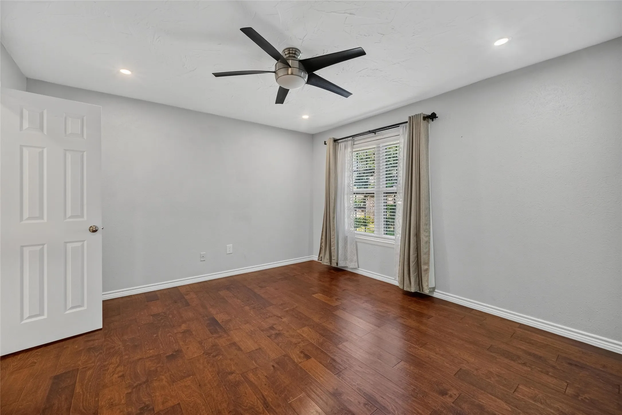 Condominium For Rent in Dallas County , 5626 Preston Oaks Road 25C, Dallas, Texas 75254, 2 Bedroom, 3 Bathroom, Garage spaces, 1,135 Sqft, built in 1981, mls#21365023, Real Estate Agent in Dallas, Homes For Rent in Dallas county, Homes For Rent in Dallas, Realtor in Dallas Texas, Real Estate Brokerage Independent Realty Texas, Luminita Cordes Realtor