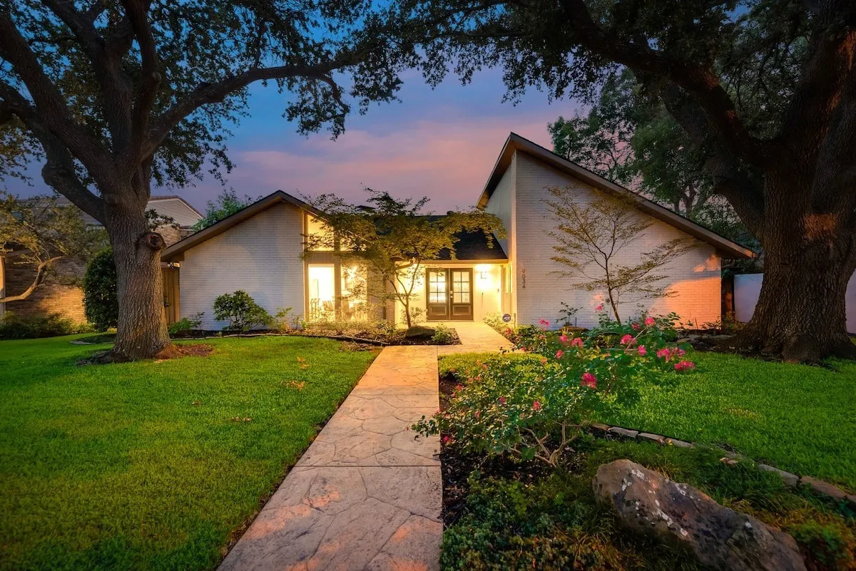 Welcome to 9034 Gunnison, with it's Mid-Century Modern Appeal