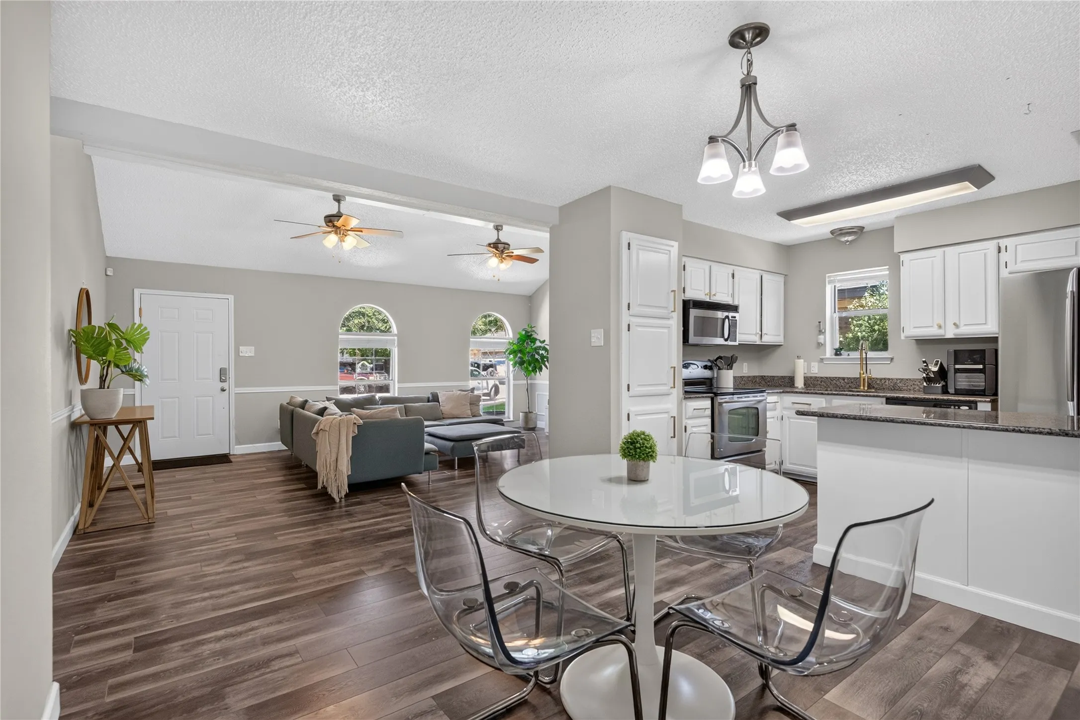 Single Family Residence For Rent in Tarrant County , 1200 Nicole Way, Fort Worth, Texas 76028, 3 Bedroom, 2 Bathroom, 2 Garage spaces, 1,186 Sqft, built in 1991, mls#21359116, Real Estate Agent in Fort Worth, Homes For Rent in Tarrant county, Homes For Rent in Fort Worth, Realtor in Fort Worth Texas, Real Estate Brokerage Independent Realty Texas, Luminita Cordes Realtor