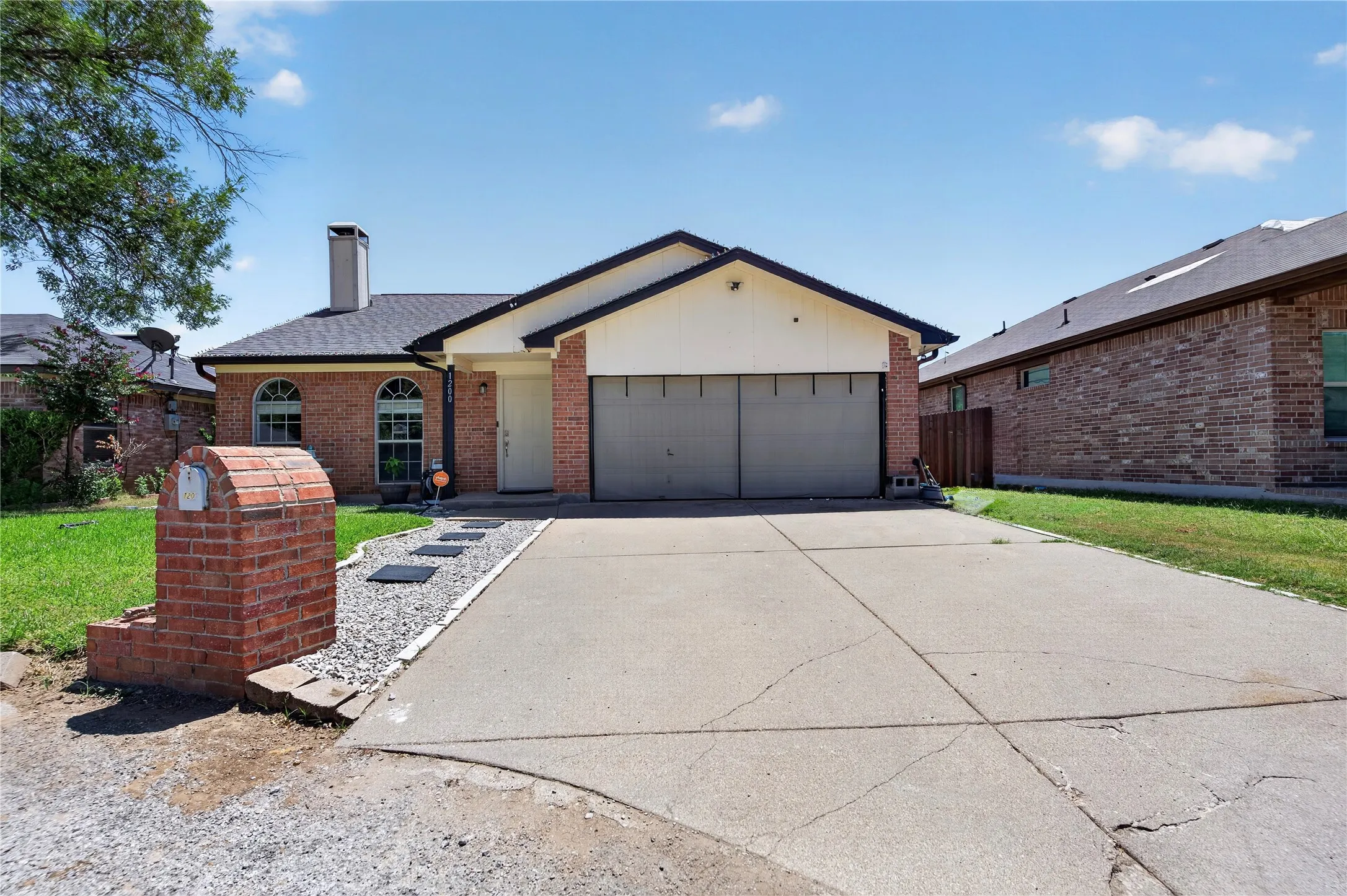 Single Family Residence For Rent in Tarrant County , 1200 Nicole Way, Fort Worth, Texas 76028, 3 Bedroom, 2 Bathroom, 2 Garage spaces, 1,186 Sqft, built in 1991, mls#21359116, Real Estate Agent in Fort Worth, Homes For Rent in Tarrant county, Homes For Rent in Fort Worth, Realtor in Fort Worth Texas, Real Estate Brokerage Independent Realty Texas, Luminita Cordes Realtor