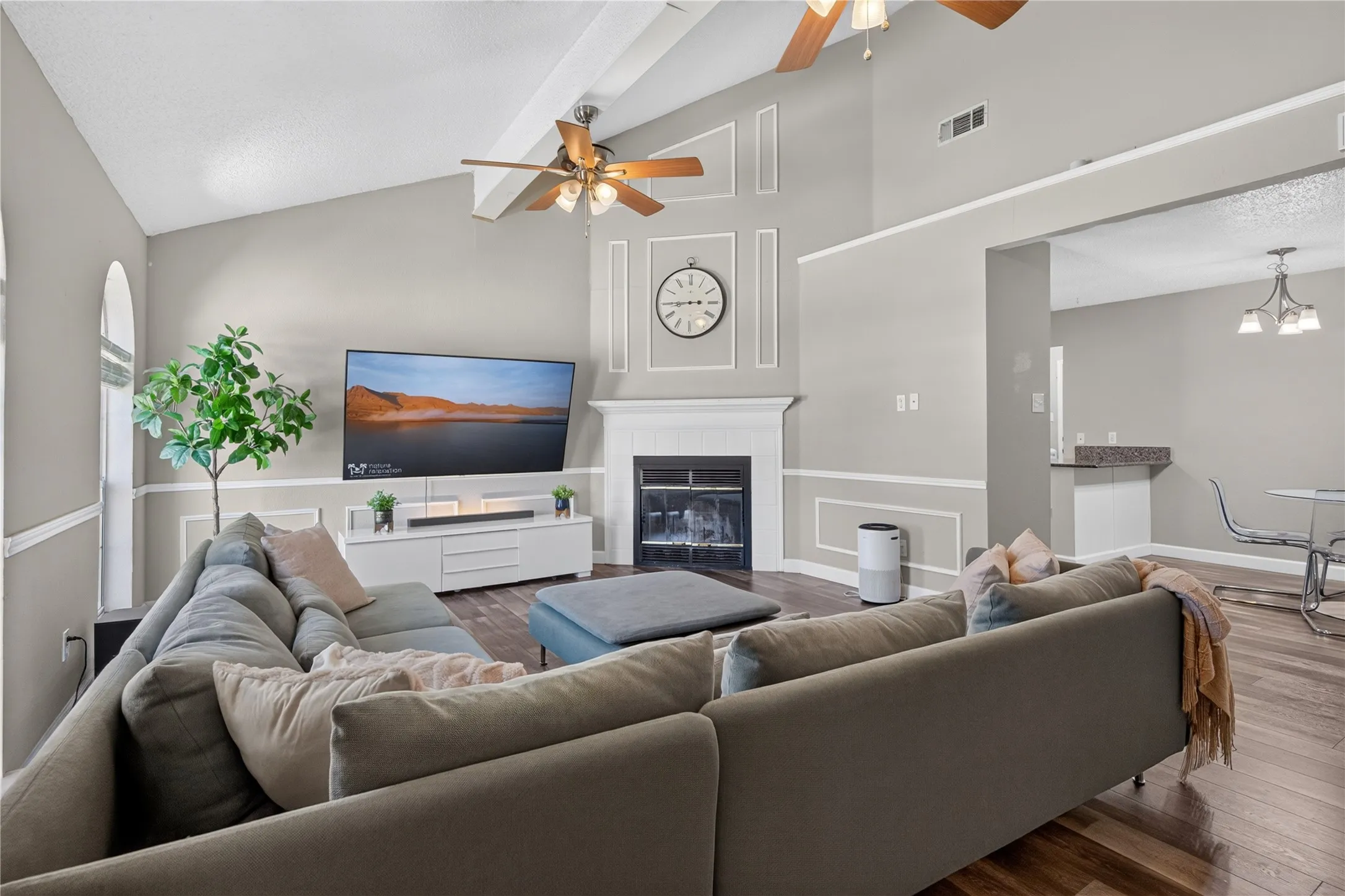 Single Family Residence For Rent in Tarrant County , 1200 Nicole Way, Fort Worth, Texas 76028, 3 Bedroom, 2 Bathroom, 2 Garage spaces, 1,186 Sqft, built in 1991, mls#21359116, Real Estate Agent in Fort Worth, Homes For Rent in Tarrant county, Homes For Rent in Fort Worth, Realtor in Fort Worth Texas, Real Estate Brokerage Independent Realty Texas, Luminita Cordes Realtor