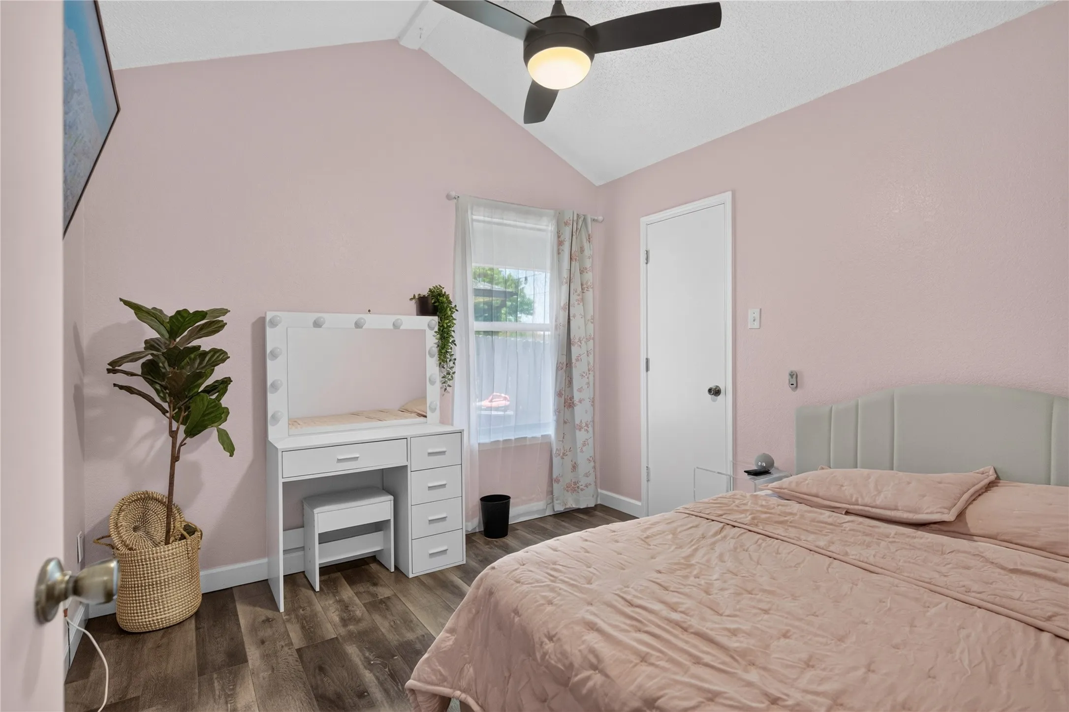 Single Family Residence For Rent in Tarrant County , 1200 Nicole Way, Fort Worth, Texas 76028, 3 Bedroom, 2 Bathroom, 2 Garage spaces, 1,186 Sqft, built in 1991, mls#21359116, Real Estate Agent in Fort Worth, Homes For Rent in Tarrant county, Homes For Rent in Fort Worth, Realtor in Fort Worth Texas, Real Estate Brokerage Independent Realty Texas, Luminita Cordes Realtor