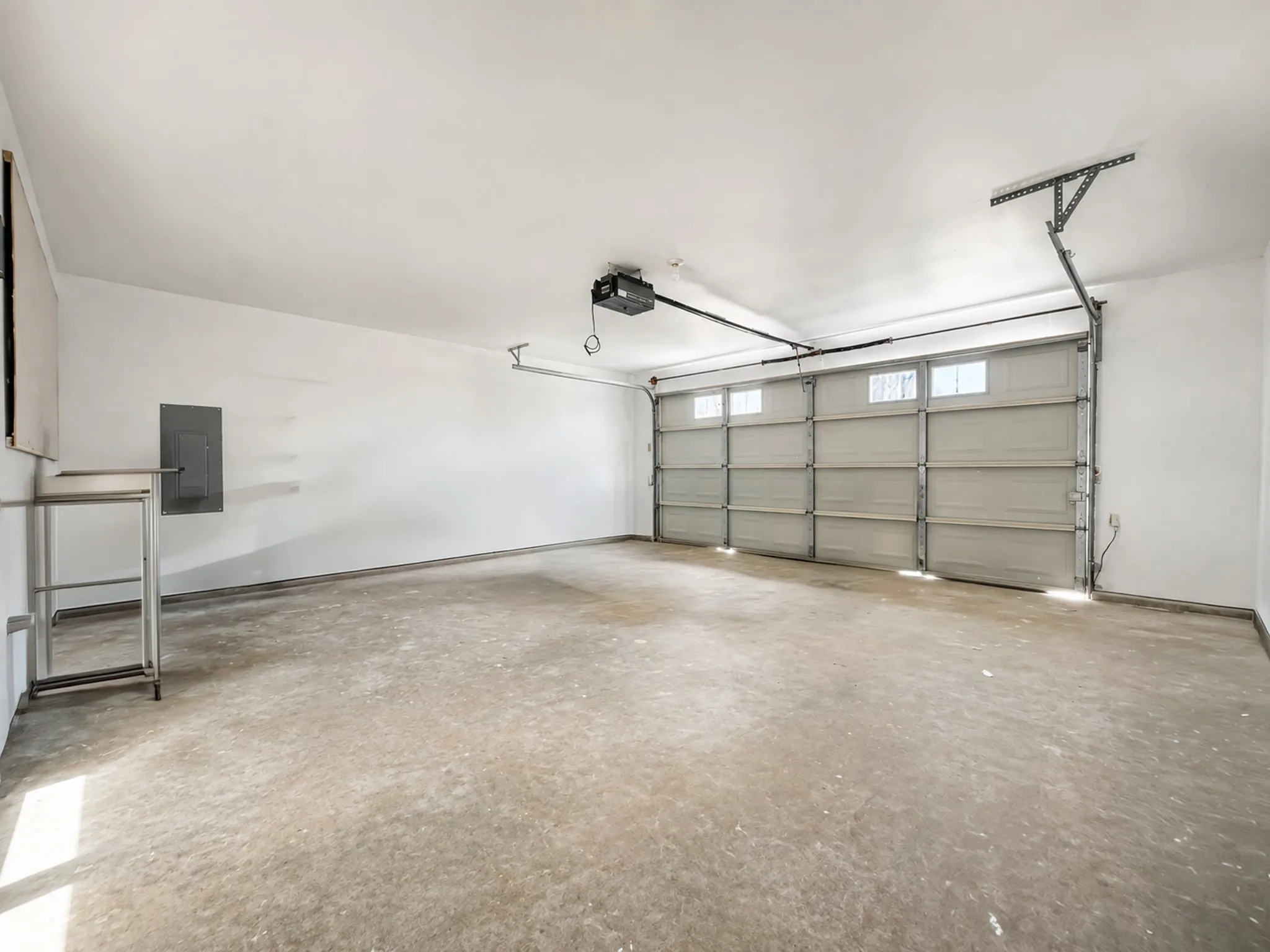 Single Family Residence For Sale in Dallas County , 3406 Country Club Drive, Grand Prairie, Texas 75052, 3 Bedroom, 2 Bathroom, Garage spaces, 1,931 Sqft, built in 1972, mls#21366922, Real Estate Agent in Grand Prairie, Homes For Sale in Dallas county, Homes For Sale in Grand Prairie, Realtor in Grand Prairie Texas, Real Estate Brokerage Independent Realty Texas, Luminita Cordes Realtor