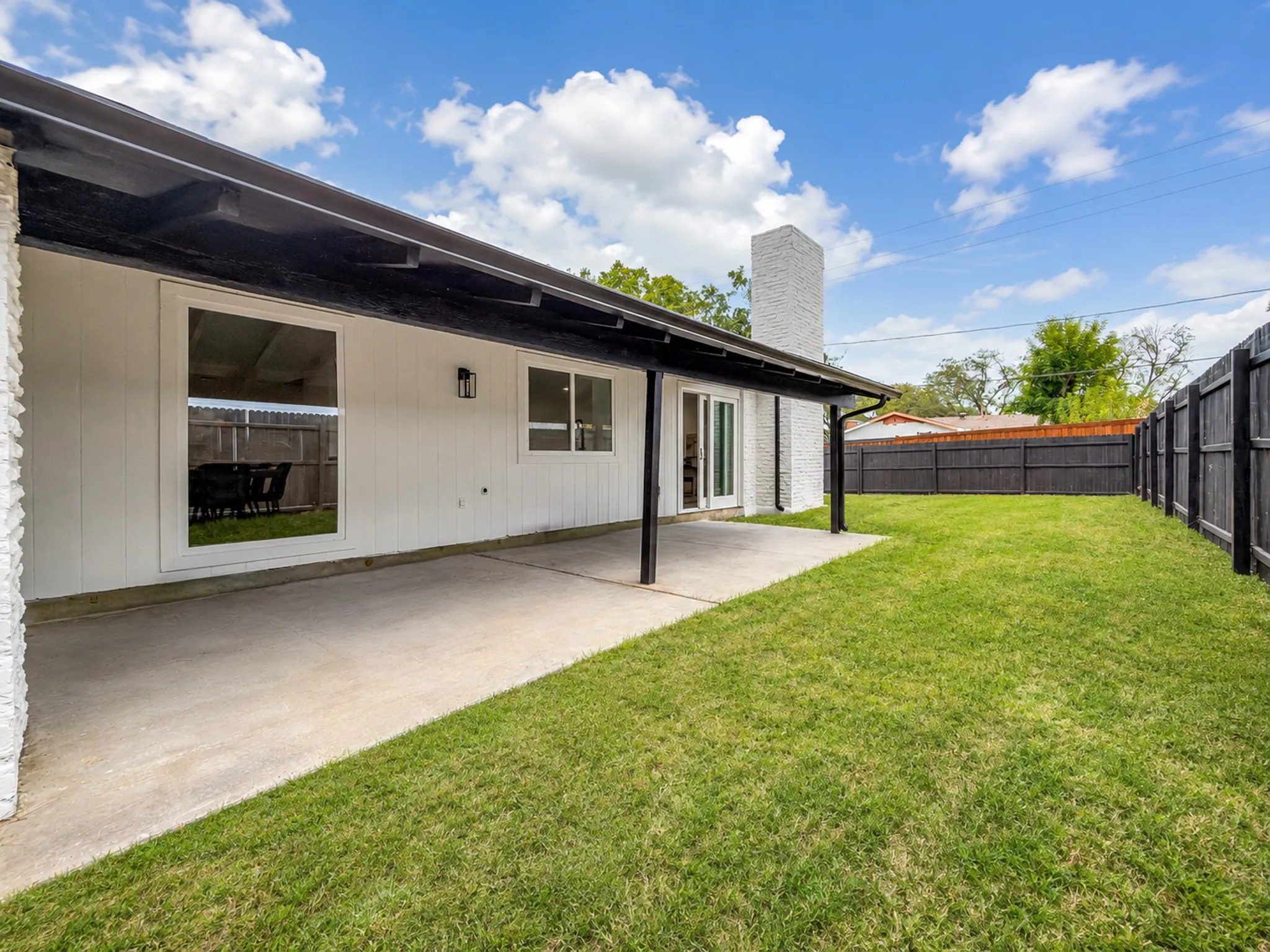 Single Family Residence For Sale in Dallas County , 3406 Country Club Drive, Grand Prairie, Texas 75052, 3 Bedroom, 2 Bathroom, Garage spaces, 1,931 Sqft, built in 1972, mls#21366922, Real Estate Agent in Grand Prairie, Homes For Sale in Dallas county, Homes For Sale in Grand Prairie, Realtor in Grand Prairie Texas, Real Estate Brokerage Independent Realty Texas, Luminita Cordes Realtor