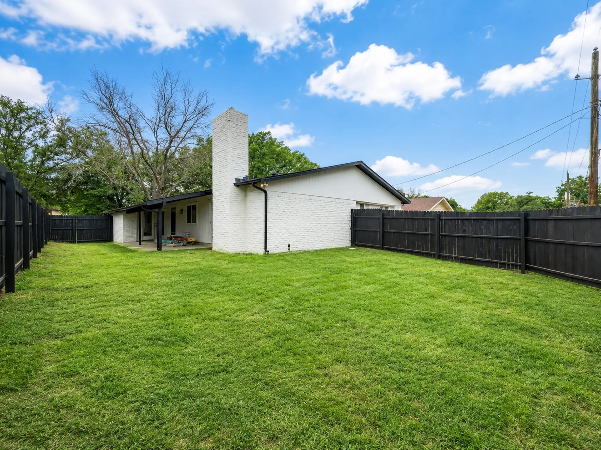 Single Family Residence For Sale in Dallas County , 3406 Country Club Drive, Grand Prairie, Texas 75052, 3 Bedroom, 2 Bathroom, Garage spaces, 1,931 Sqft, built in 1972, mls#21366922, Real Estate Agent in Grand Prairie, Homes For Sale in Dallas county, Homes For Sale in Grand Prairie, Realtor in Grand Prairie Texas, Real Estate Brokerage Independent Realty Texas, Luminita Cordes Realtor