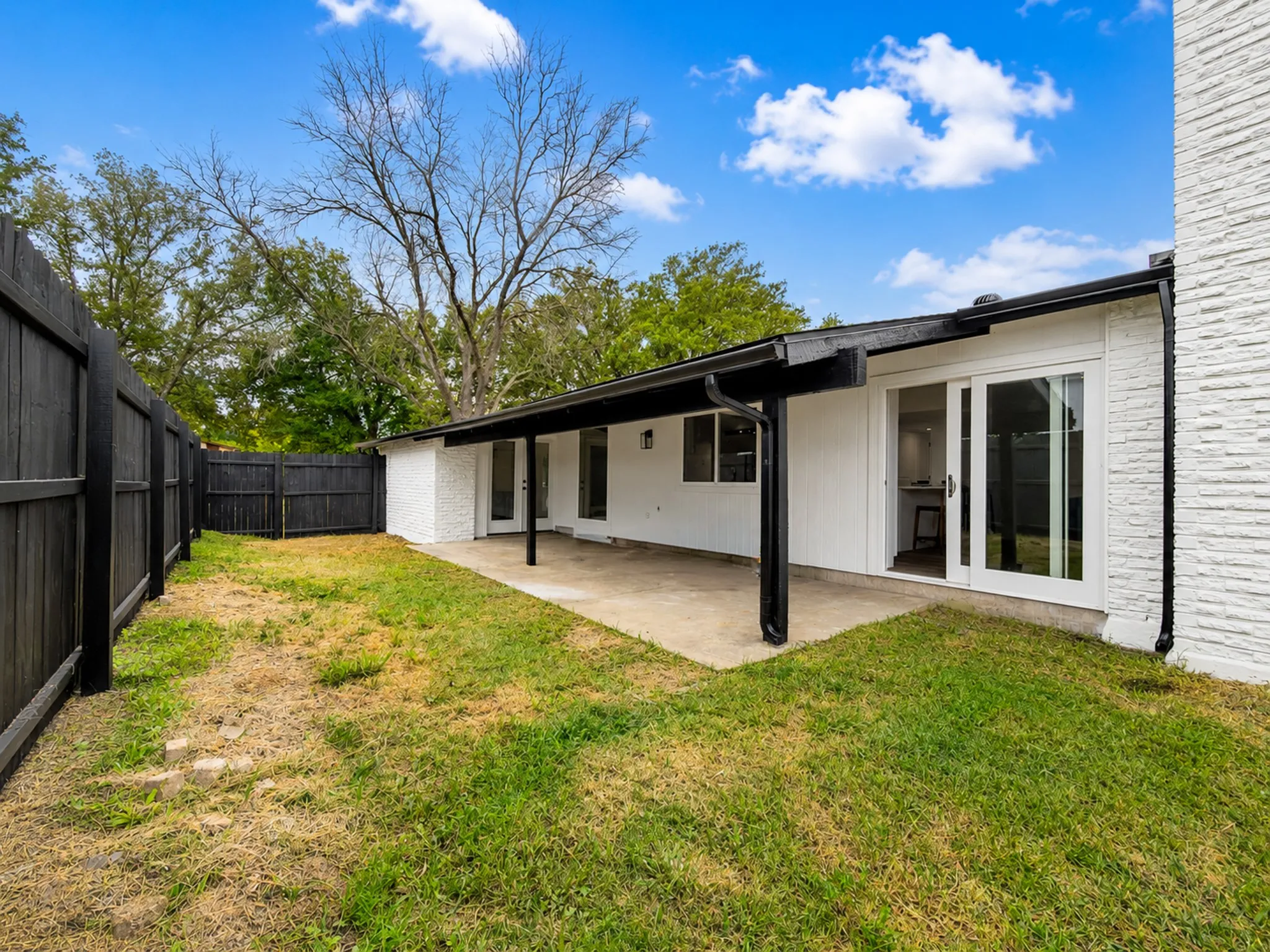 Single Family Residence For Sale in Dallas County , 3406 Country Club Drive, Grand Prairie, Texas 75052, 3 Bedroom, 2 Bathroom, Garage spaces, 1,931 Sqft, built in 1972, mls#21366922, Real Estate Agent in Grand Prairie, Homes For Sale in Dallas county, Homes For Sale in Grand Prairie, Realtor in Grand Prairie Texas, Real Estate Brokerage Independent Realty Texas, Luminita Cordes Realtor