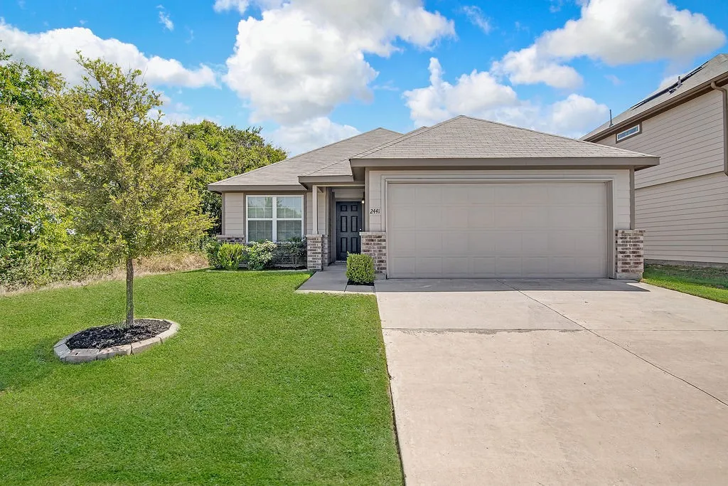 Single Family Residence For Sale in Tarrant County , 2441 Bear Oak Drive, Fort Worth, Texas 76123, 3 Bedroom, 2 Bathroom, 2 Garage spaces, 1,592 Sqft, built in 2021, mls#21366819, Real Estate Agent in Fort Worth, Homes For Sale in Tarrant county, Homes For Sale in Fort Worth, Realtor in Fort Worth Texas, Real Estate Brokerage Independent Realty Texas, Luminita Cordes Realtor