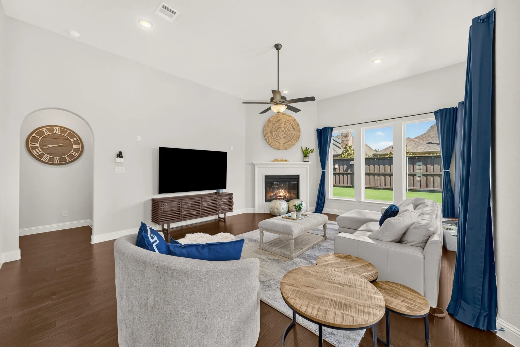 Single Family Residence For Sale in Denton County , 2825 Braemar, The Colony, Texas 75056, 4 Bedroom, 4 Bathroom, 2 Garage spaces, 3,286 Sqft, built in 2021, mls#21364325, Real Estate Agent in The Colony, Homes For Sale in Denton county, Homes For Sale in The Colony, Realtor in The Colony Texas, Real Estate Brokerage Independent Realty Texas, Luminita Cordes Realtor