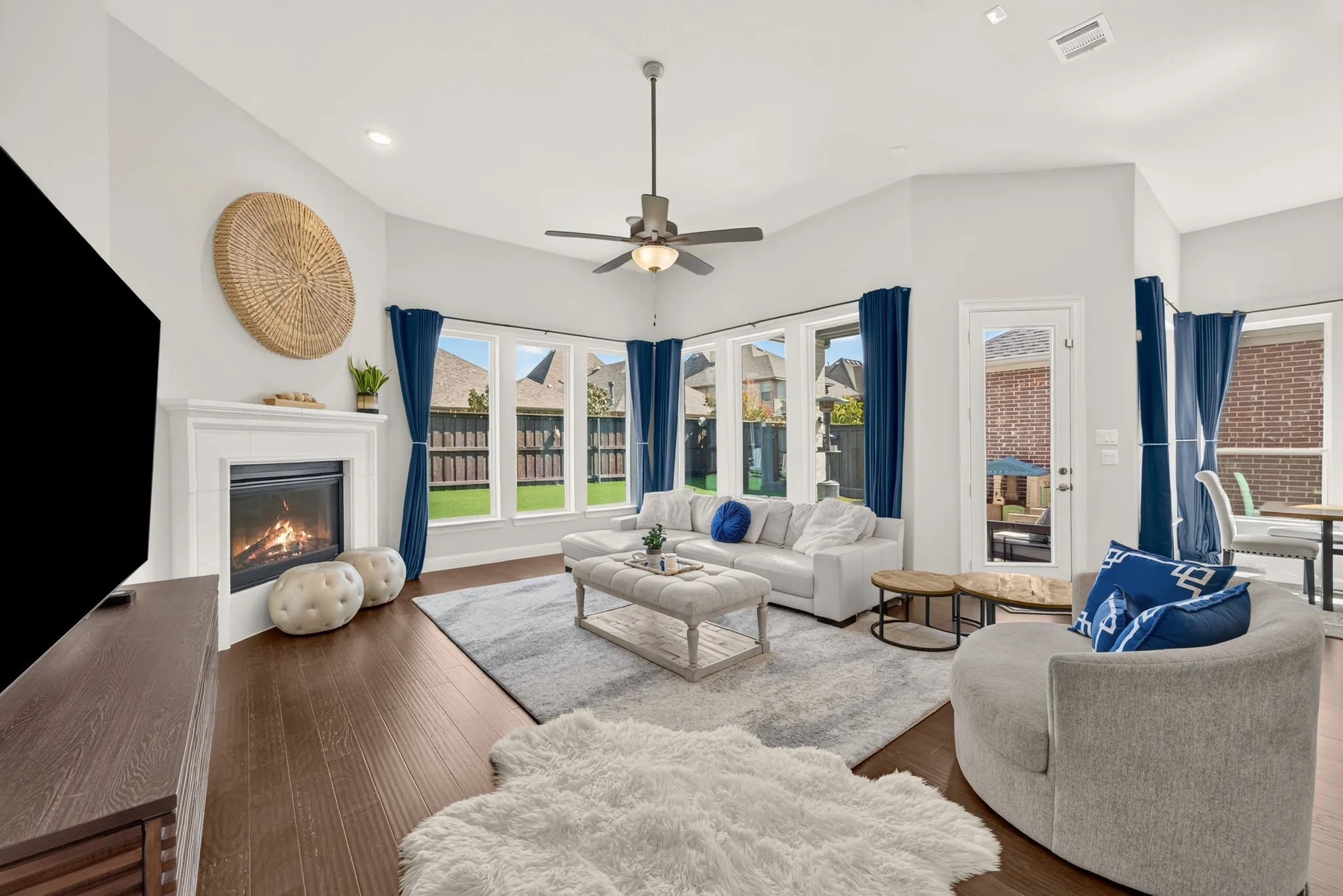 Single Family Residence For Sale in Denton County , 2825 Braemar, The Colony, Texas 75056, 4 Bedroom, 4 Bathroom, 2 Garage spaces, 3,286 Sqft, built in 2021, mls#21364325, Real Estate Agent in The Colony, Homes For Sale in Denton county, Homes For Sale in The Colony, Realtor in The Colony Texas, Real Estate Brokerage Independent Realty Texas, Luminita Cordes Realtor