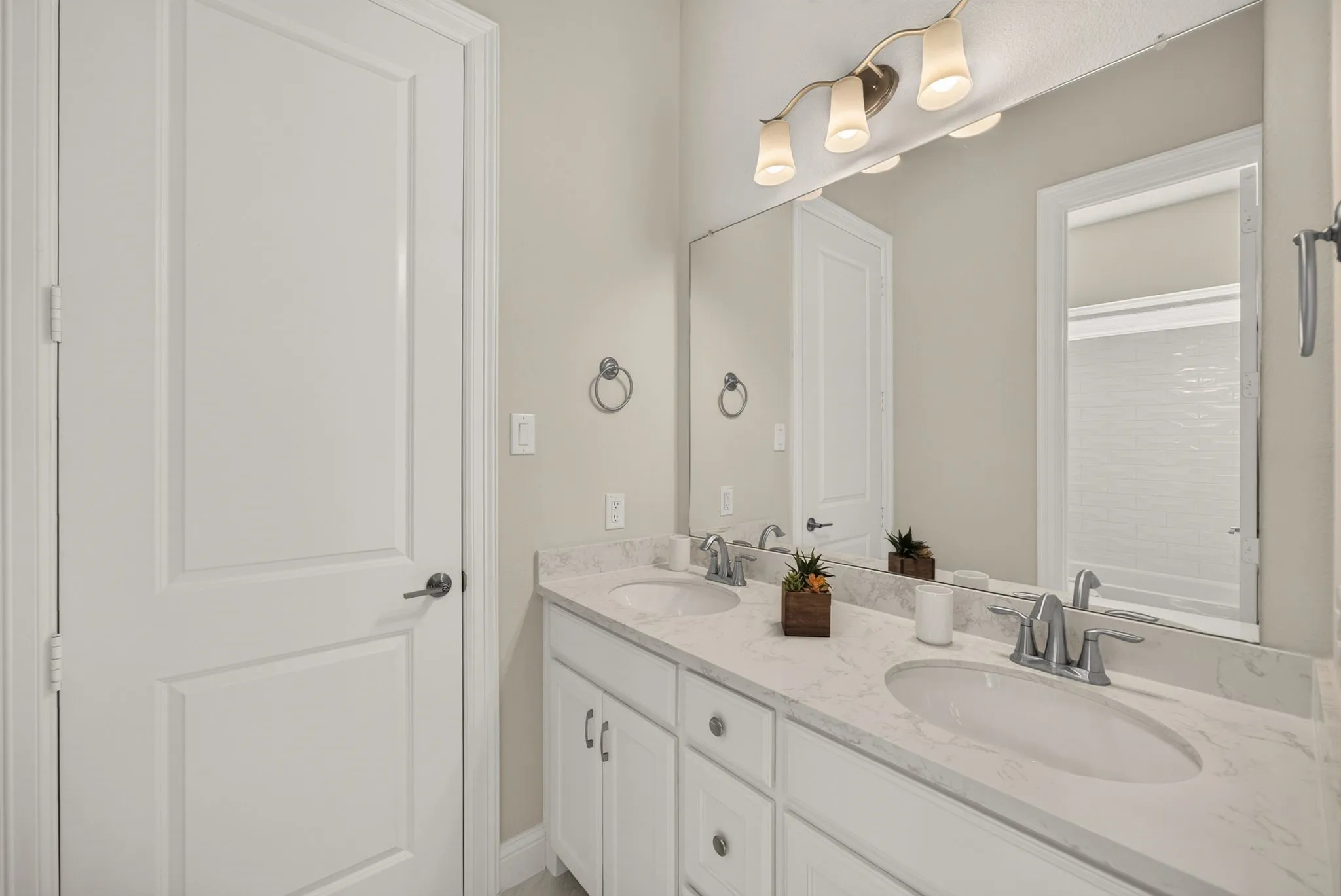 Single Family Residence For Sale in Denton County , 2825 Braemar, The Colony, Texas 75056, 4 Bedroom, 4 Bathroom, 2 Garage spaces, 3,286 Sqft, built in 2021, mls#21364325, Real Estate Agent in The Colony, Homes For Sale in Denton county, Homes For Sale in The Colony, Realtor in The Colony Texas, Real Estate Brokerage Independent Realty Texas, Luminita Cordes Realtor