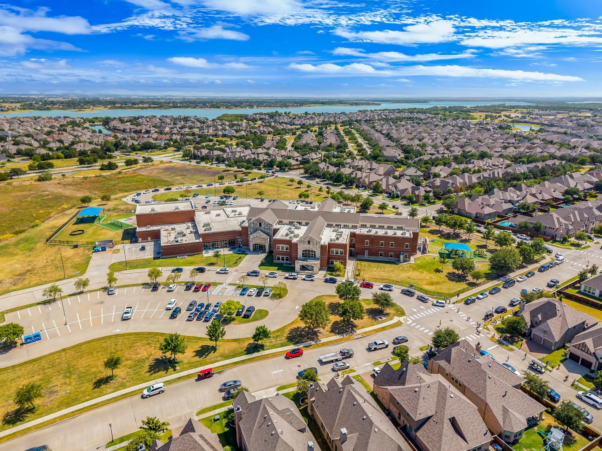 Single Family Residence For Sale in Denton County , 2825 Braemar, The Colony, Texas 75056, 4 Bedroom, 4 Bathroom, 2 Garage spaces, 3,286 Sqft, built in 2021, mls#21364325, Real Estate Agent in The Colony, Homes For Sale in Denton county, Homes For Sale in The Colony, Realtor in The Colony Texas, Real Estate Brokerage Independent Realty Texas, Luminita Cordes Realtor