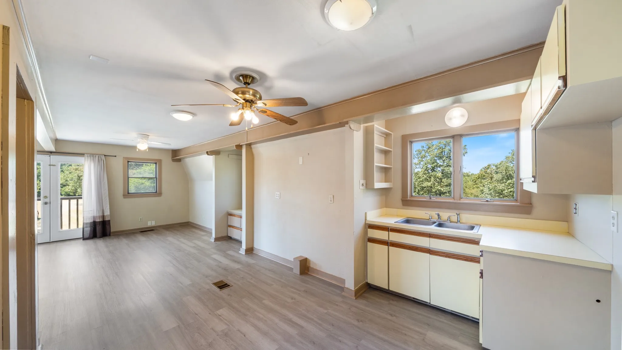 Single Family Residence For Sale in Van Zandt County , 8266 Fm 17, Grand Saline, Texas 75140, 2 Bedroom, 2 Bathroom, Garage spaces, 2,128 Sqft, built in 1984, mls#21366725, Real Estate Agent in Grand Saline, Homes For Sale in Van Zandt county, Homes For Sale in Grand Saline, Realtor in Grand Saline Texas, Real Estate Brokerage Independent Realty Texas, Luminita Cordes Realtor