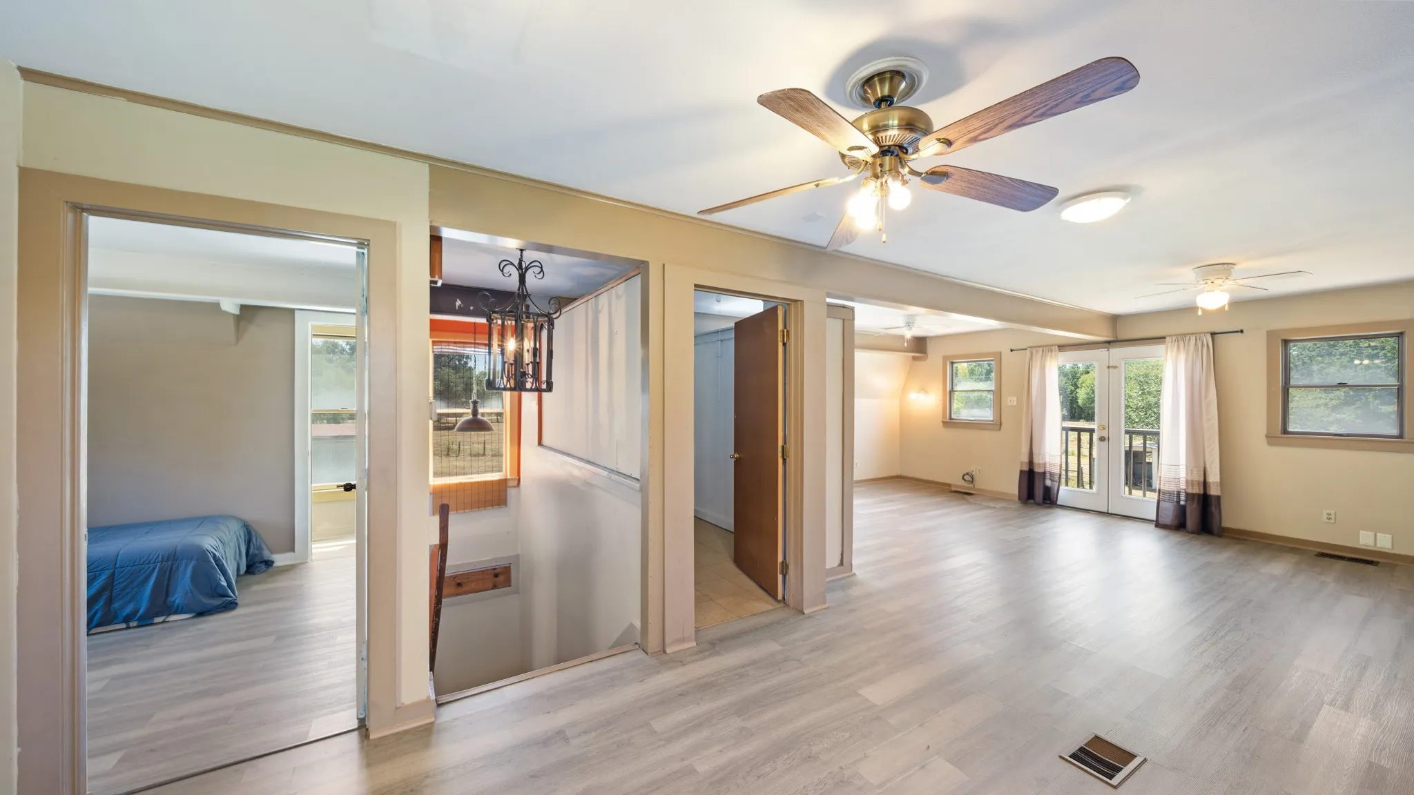 Single Family Residence For Sale in Van Zandt County , 8266 Fm 17, Grand Saline, Texas 75140, 2 Bedroom, 2 Bathroom, Garage spaces, 2,128 Sqft, built in 1984, mls#21366725, Real Estate Agent in Grand Saline, Homes For Sale in Van Zandt county, Homes For Sale in Grand Saline, Realtor in Grand Saline Texas, Real Estate Brokerage Independent Realty Texas, Luminita Cordes Realtor