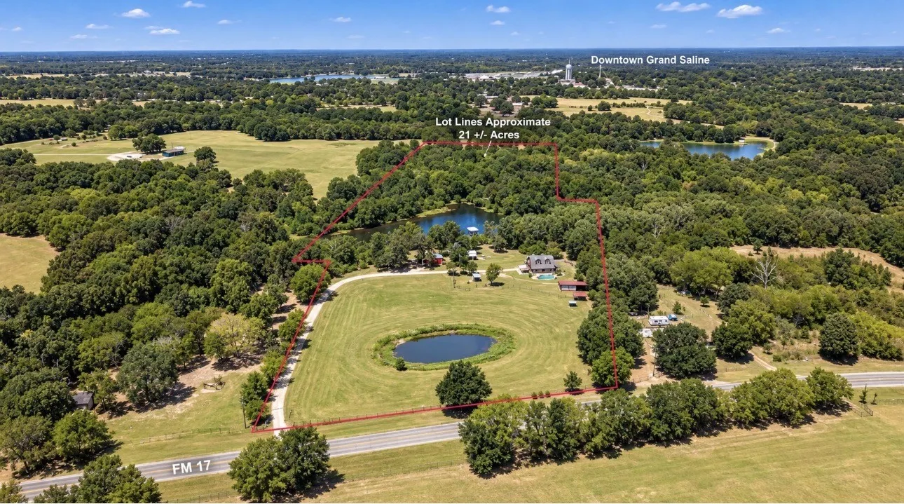 Single Family Residence For Sale in Van Zandt County , 8266 Fm 17, Grand Saline, Texas 75140, 2 Bedroom, 2 Bathroom, Garage spaces, 2,128 Sqft, built in 1984, mls#21366725, Real Estate Agent in Grand Saline, Homes For Sale in Van Zandt county, Homes For Sale in Grand Saline, Realtor in Grand Saline Texas, Real Estate Brokerage Independent Realty Texas, Luminita Cordes Realtor